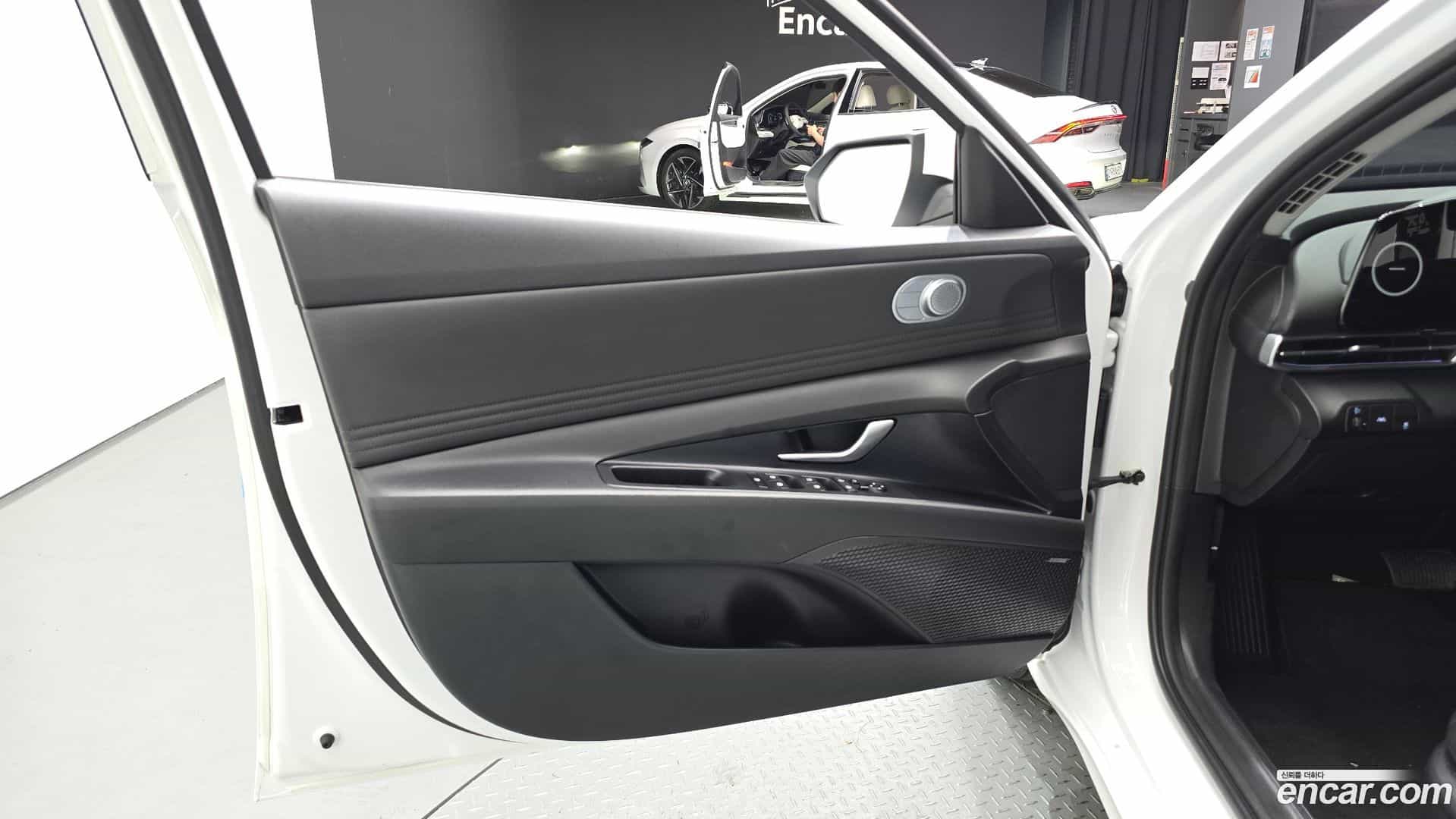 AVANTE Hyundai 2020.4-INNER-034