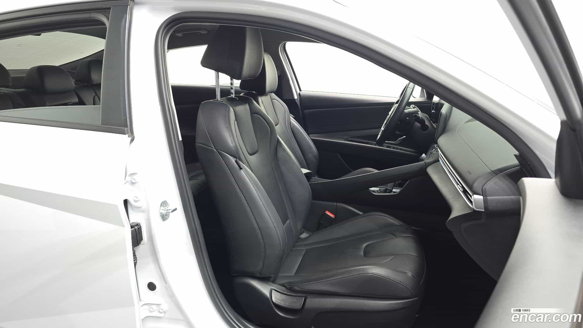 AVANTE Hyundai 2020.4-INNER-036
