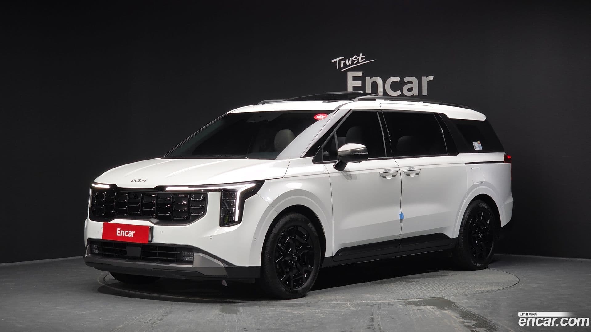Main__Slider__Photo:Canival Kia 2025.5-0