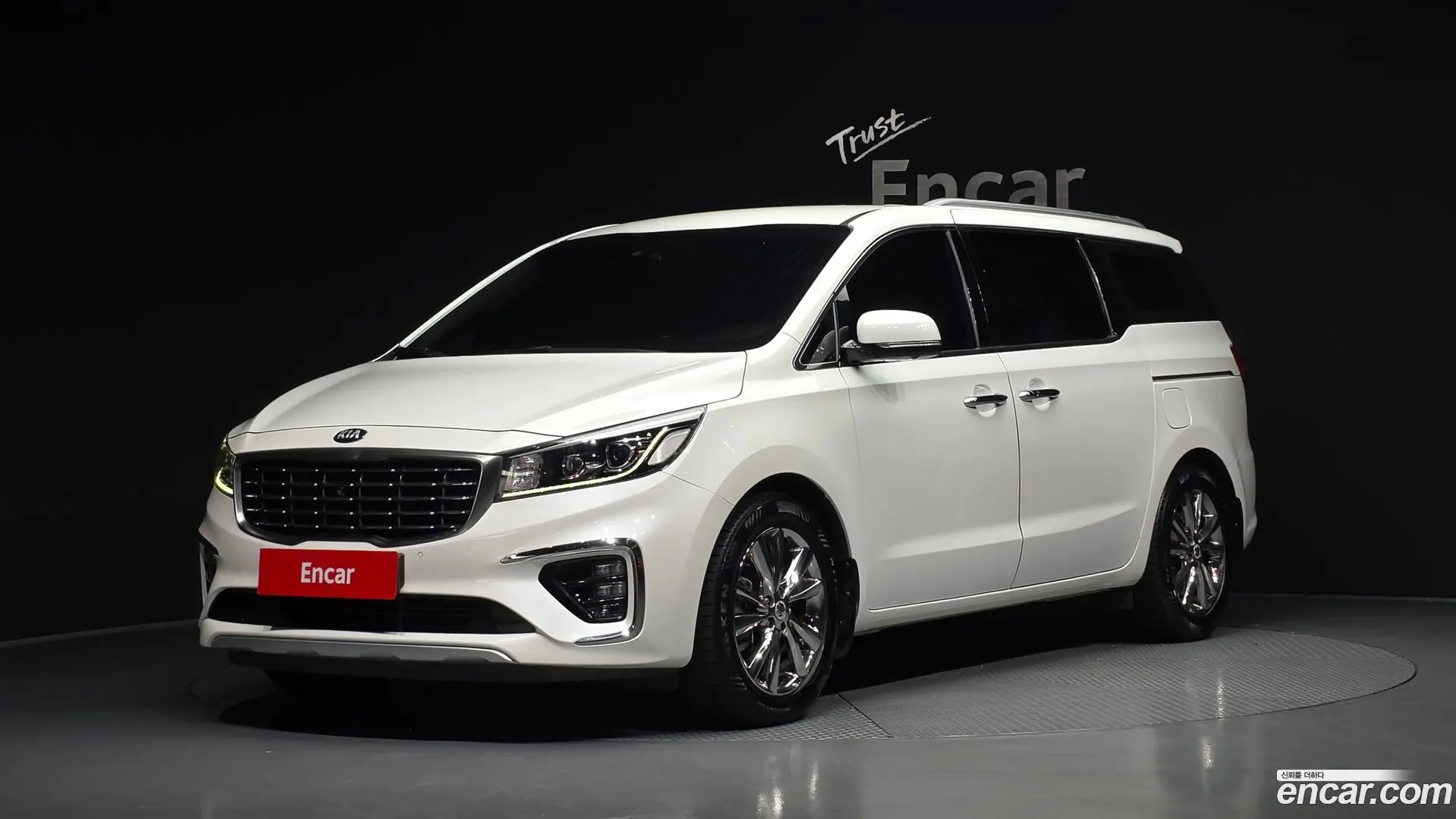 Main__Slider__Photo:Canival Kia 2019.1-0