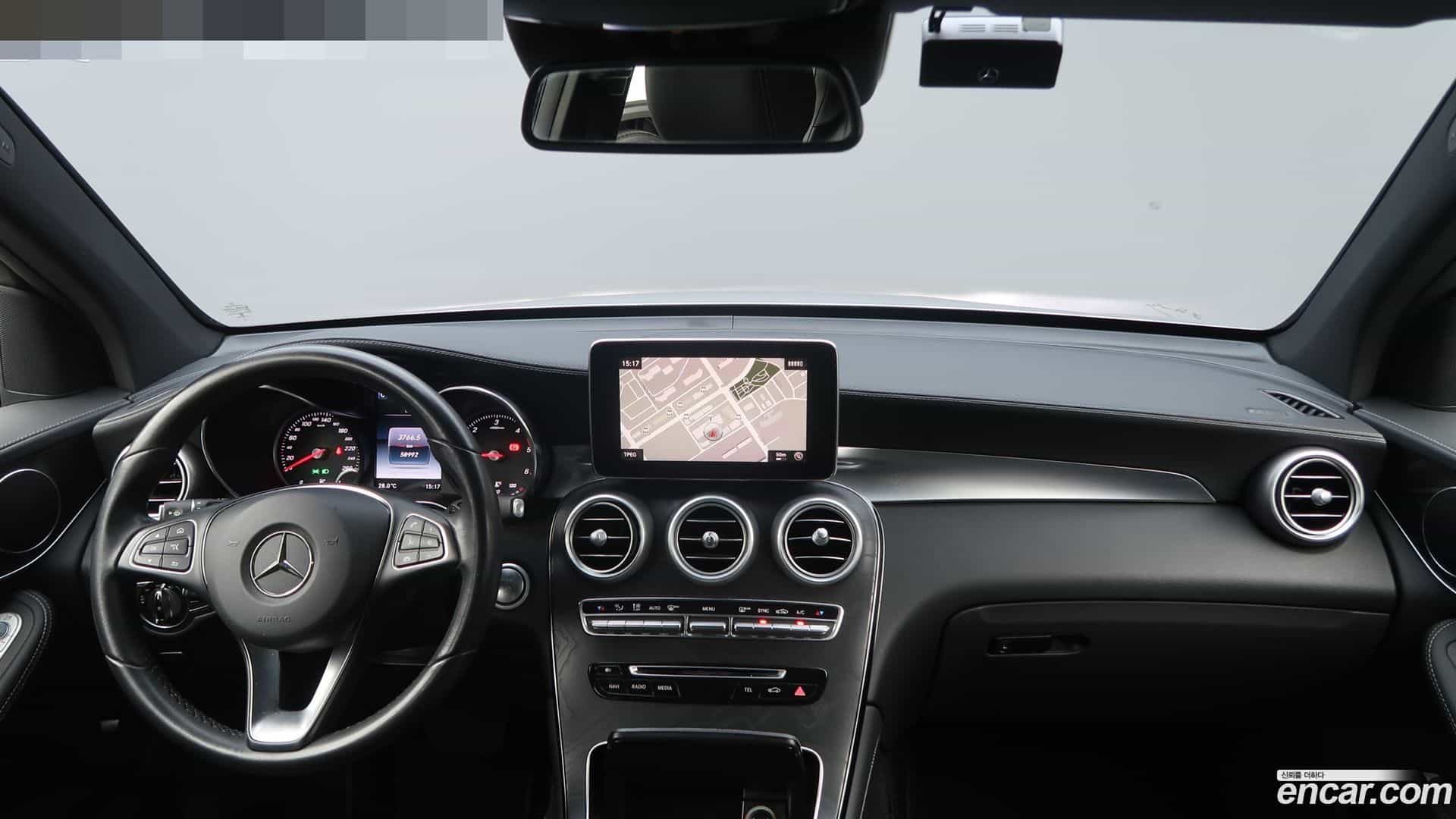 GLC-Class Mercedes-Benz 2017.0-INNER-007