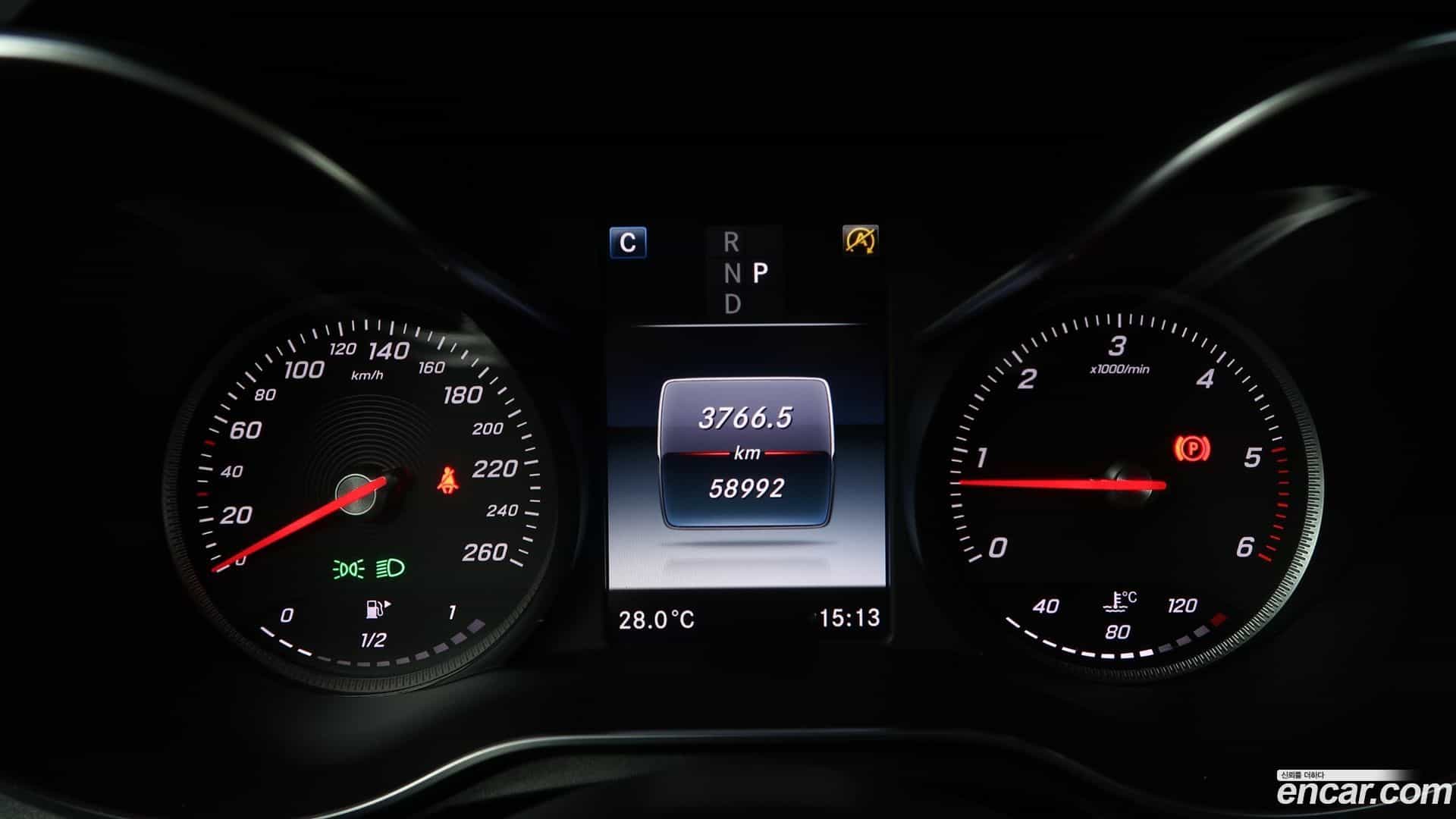 GLC-Class Mercedes-Benz 2017.0-INNER-008