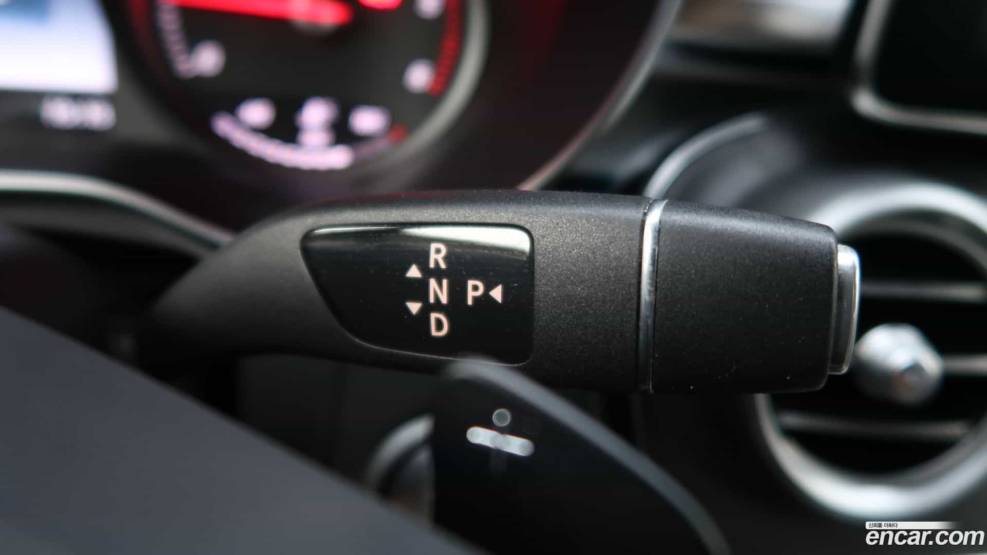 GLC-Class Mercedes-Benz 2017.0-INNER-009
