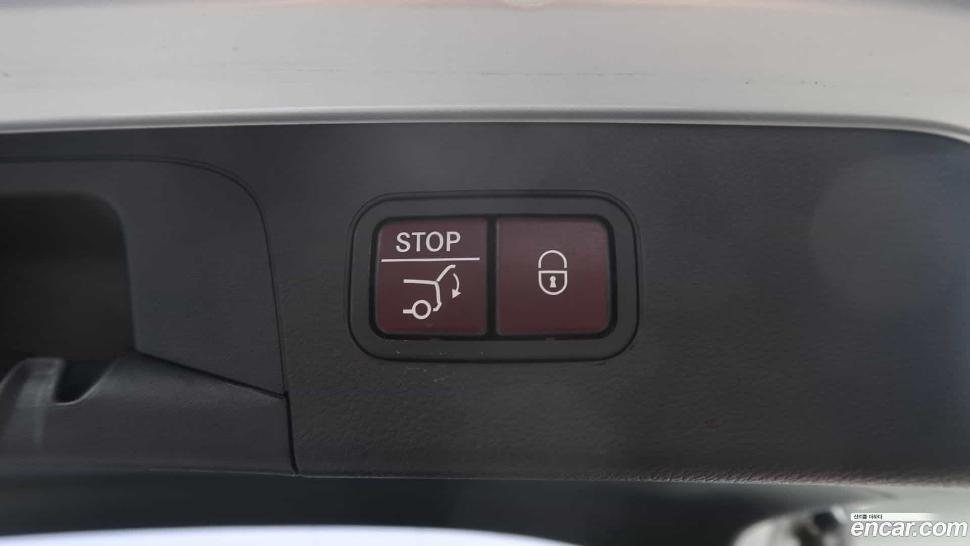 GLC-Class Mercedes-Benz 2017.0-OPTION-017