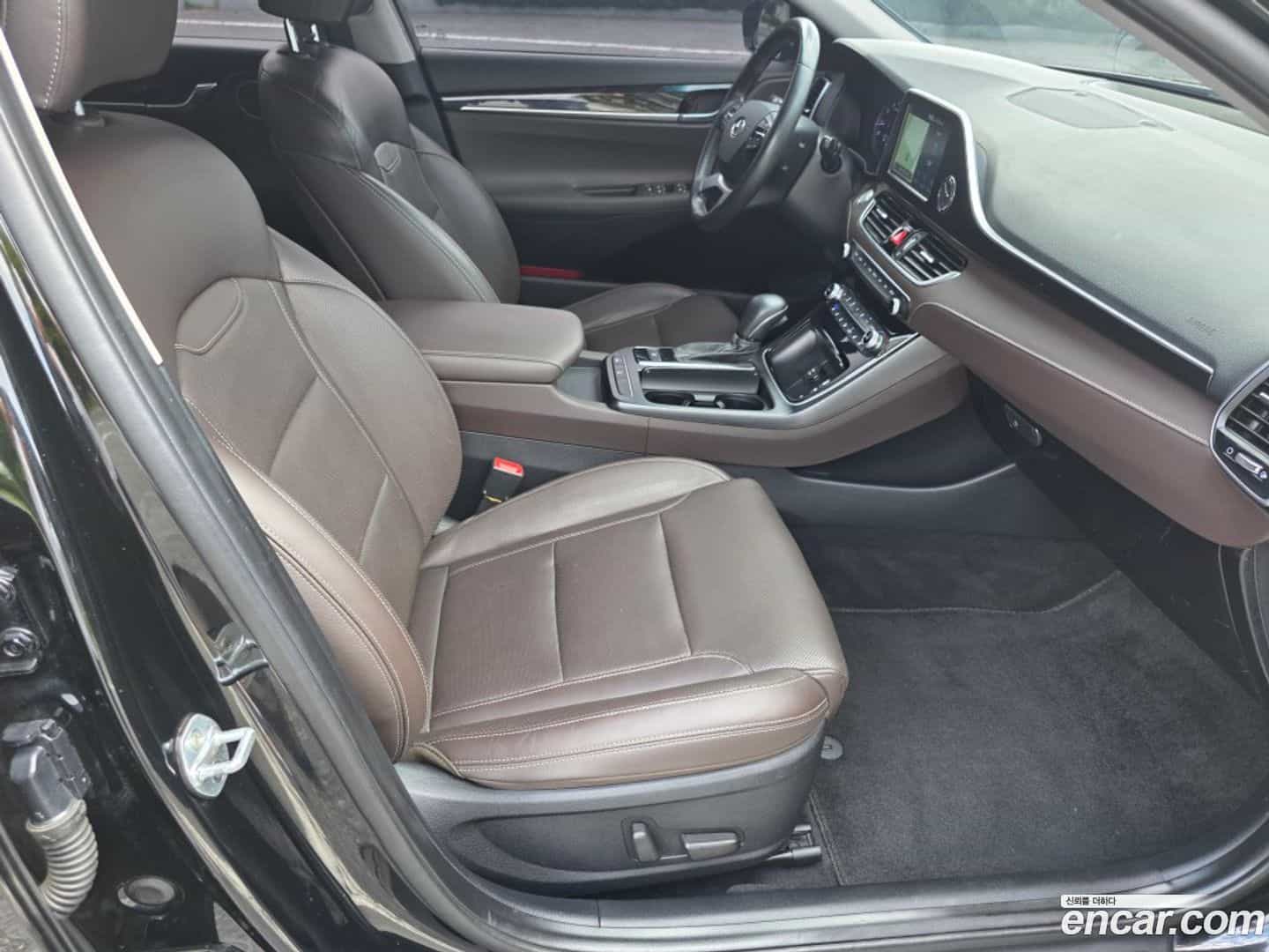 Grandeur Hyundai 2019.4-OPTION-016