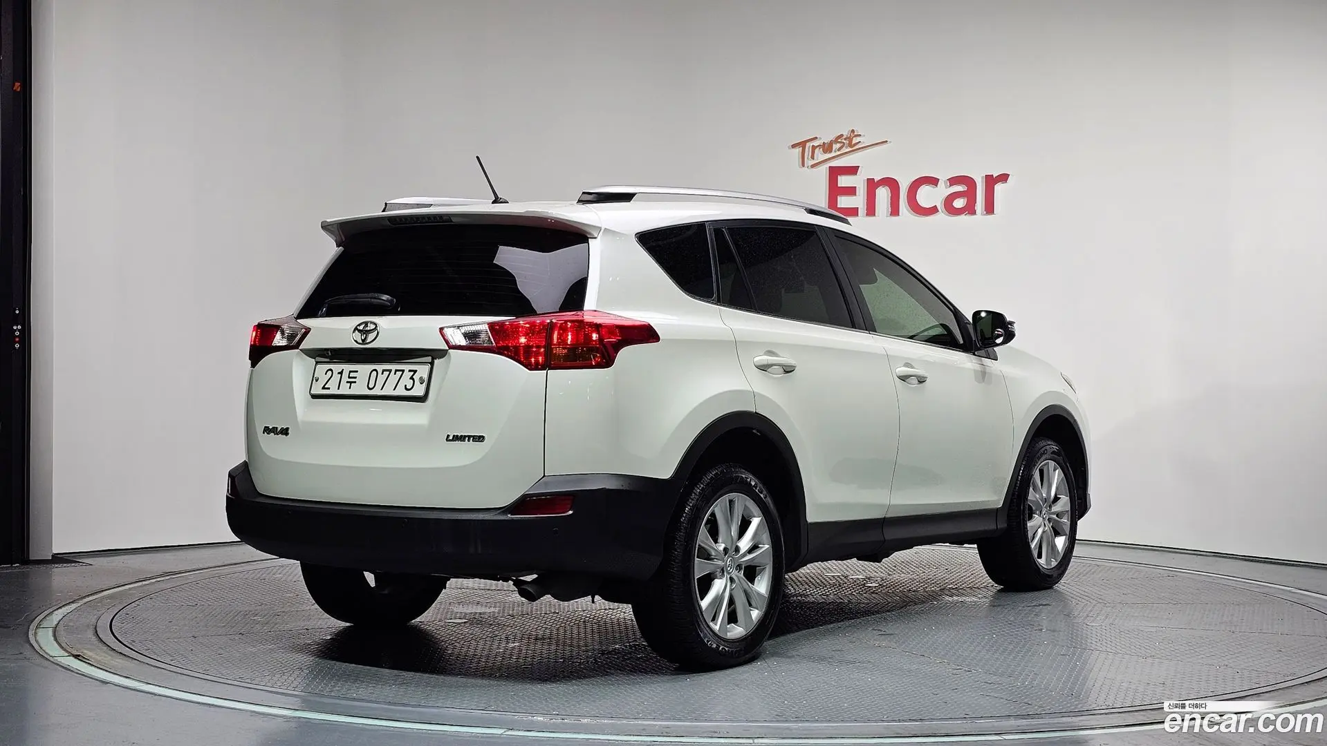 Main__Slider__Photo:RAV4 Toyota 2015.7-1