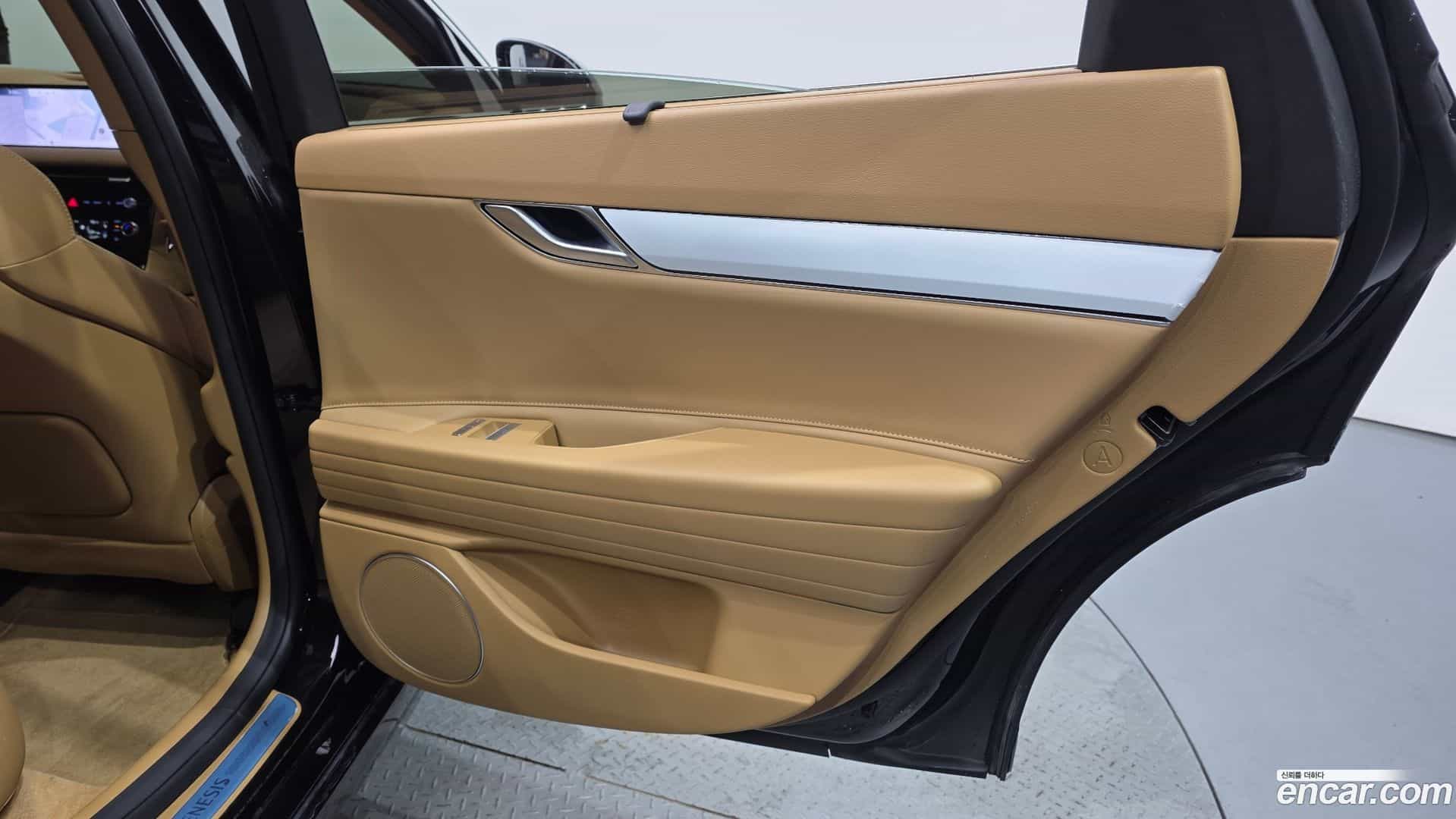 G80 Genesis 2024.10-INNER-035