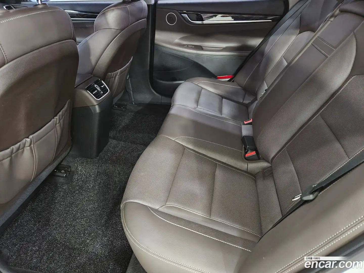 Grandeur Hyundai 2018.1-INNER-008