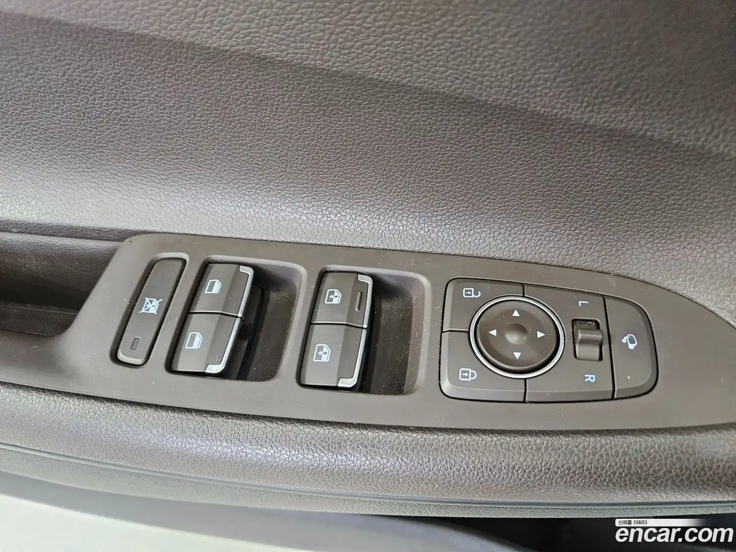 Grandeur Hyundai 2018.1-OPTION-021