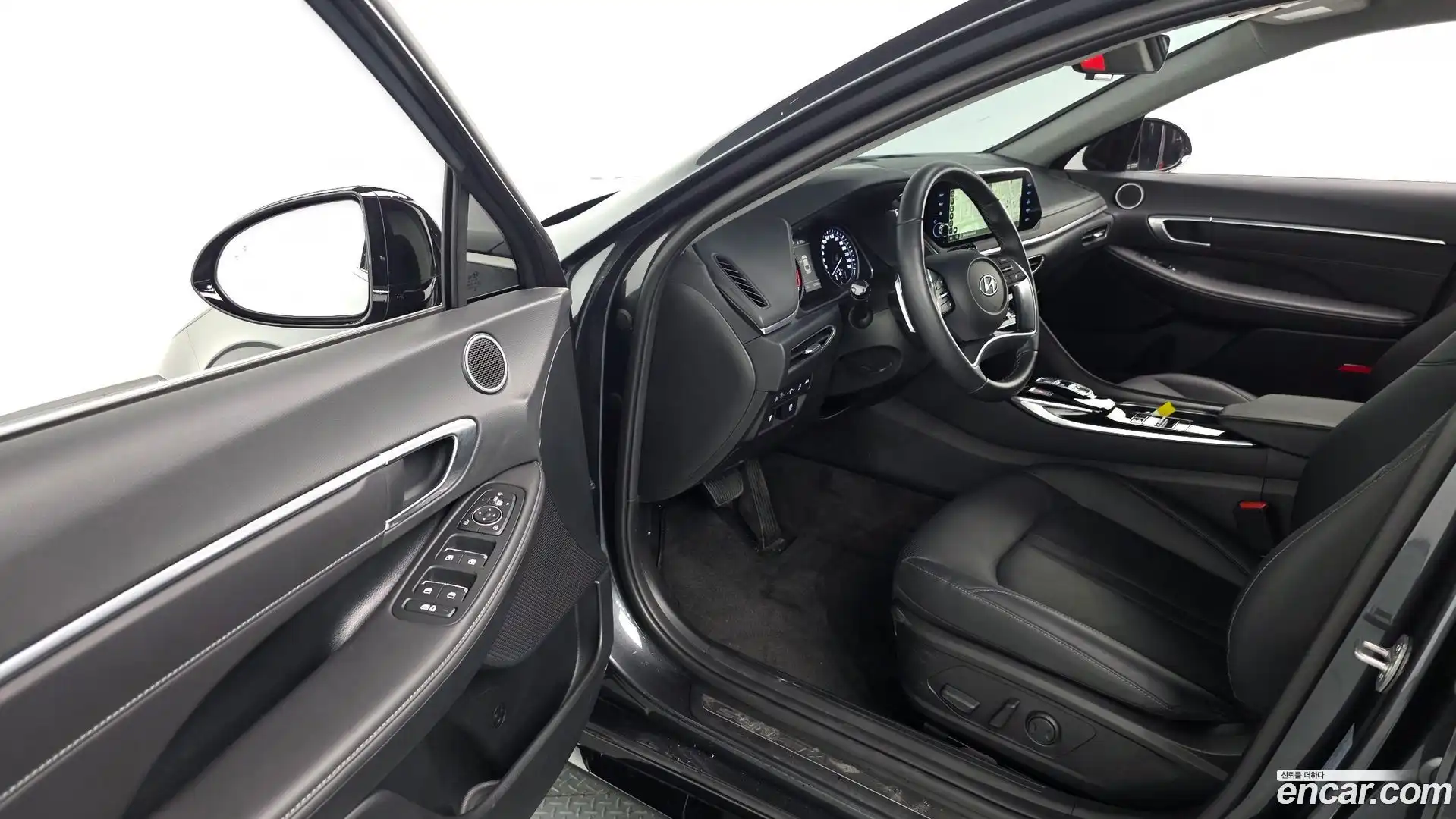 Sonata Hyundai 2023.1-INNER-010