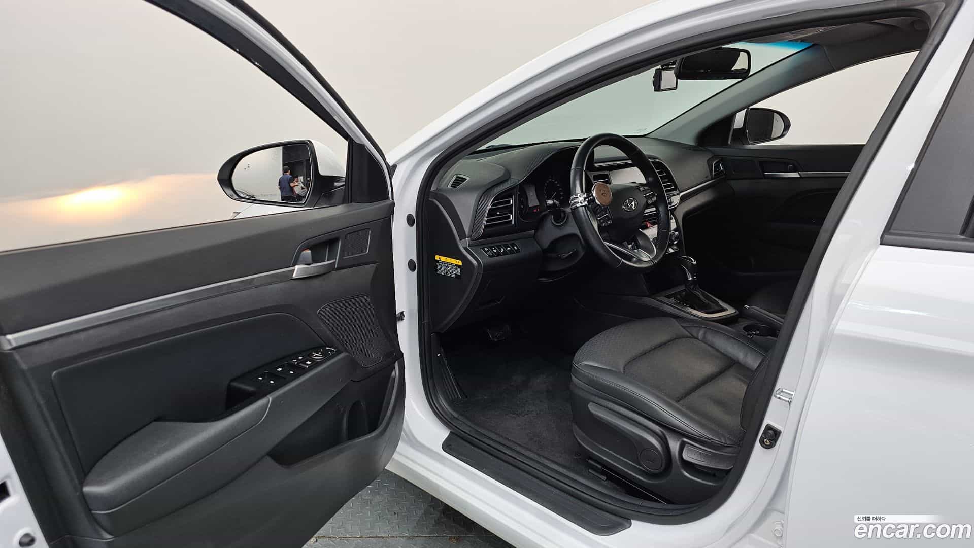AVANTE Hyundai 2020.1-INNER-010