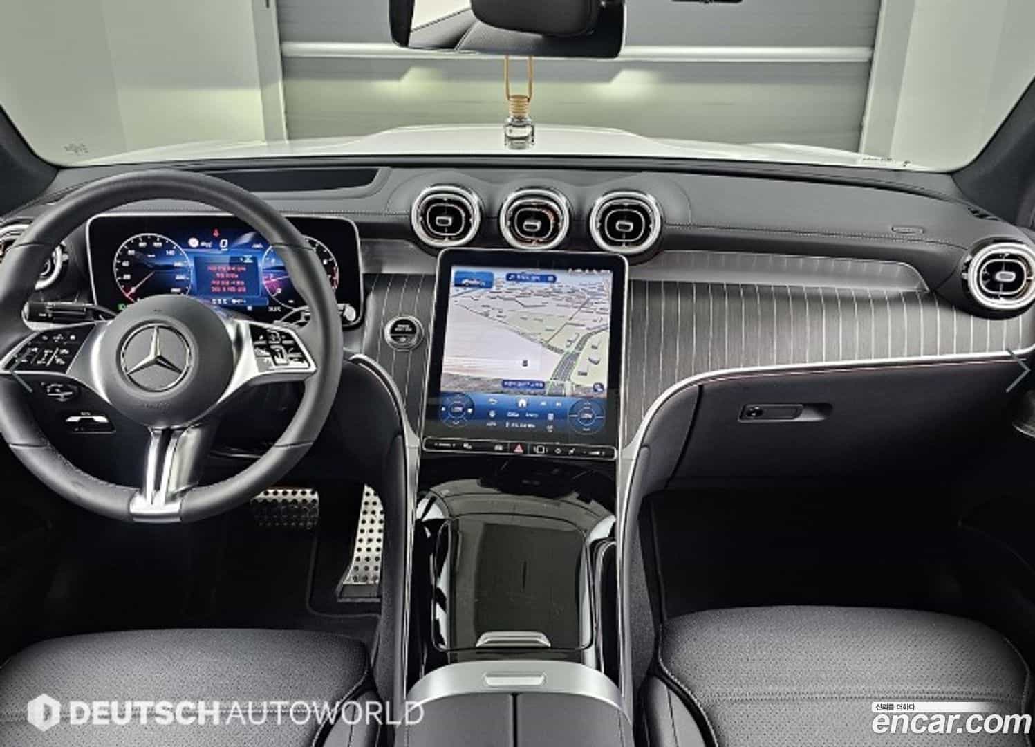 GLC-Class Mercedes-Benz 2024.10-INNER-007