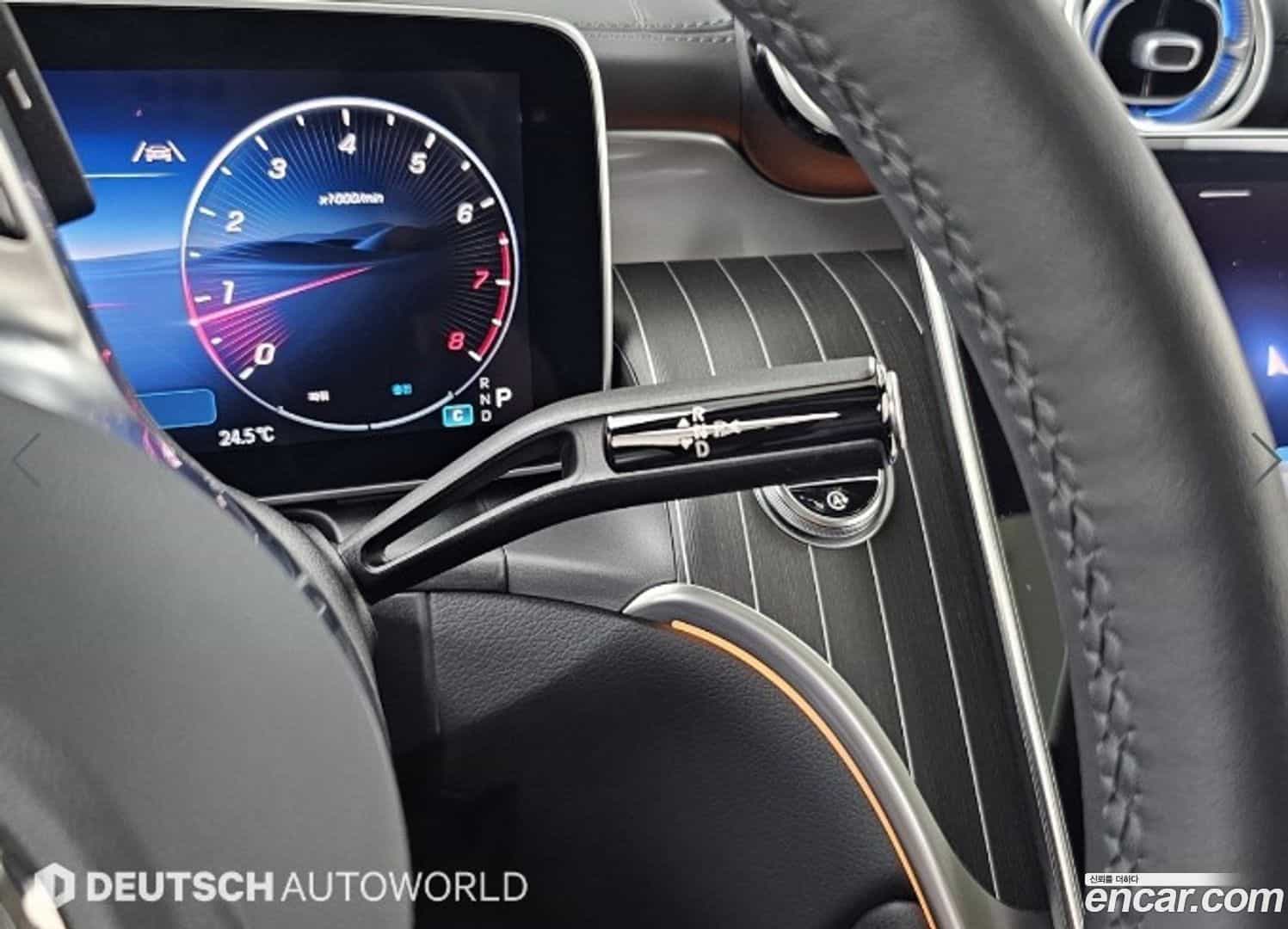GLC-Class Mercedes-Benz 2024.10-INNER-009