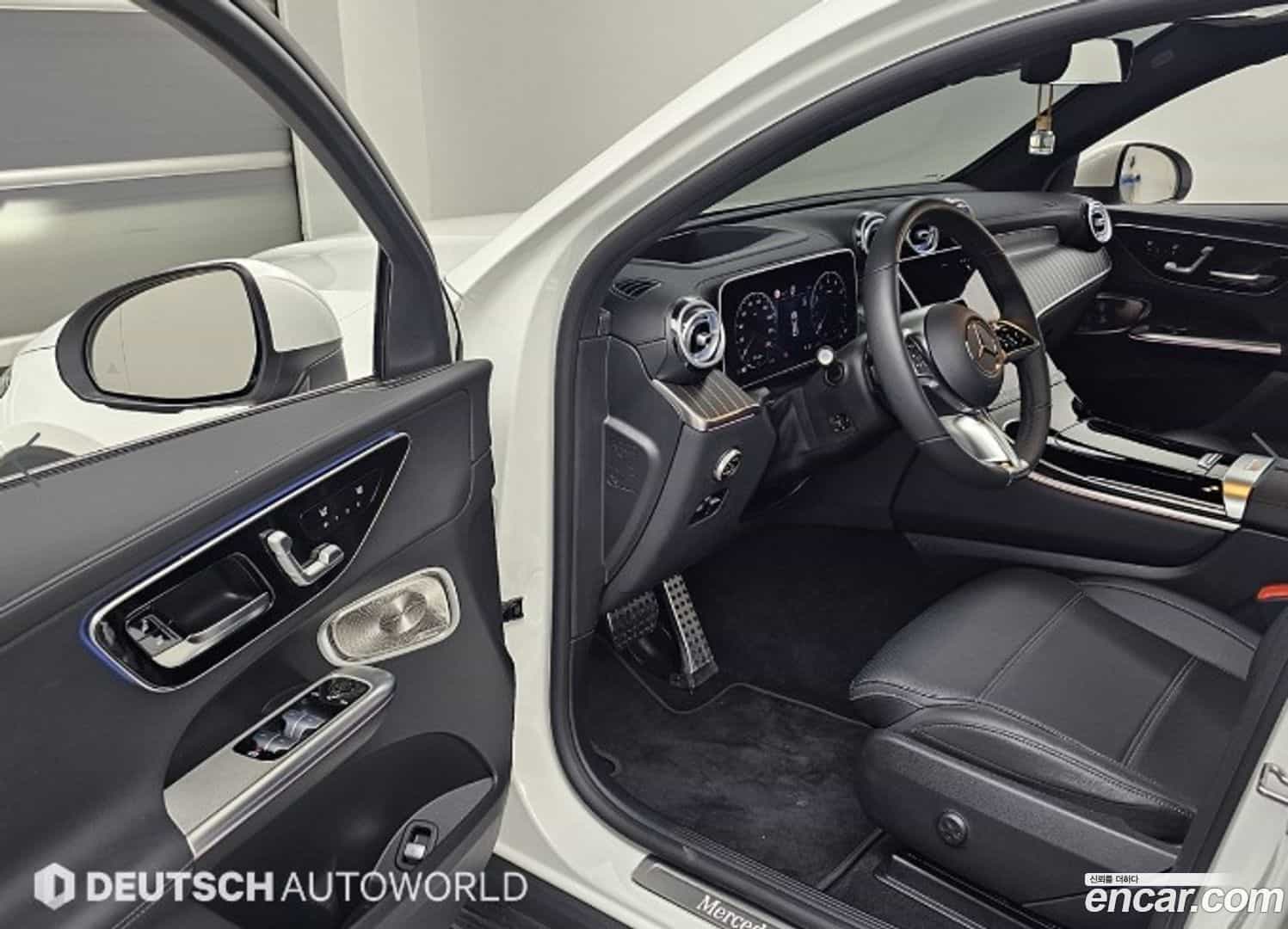 GLC-Class Mercedes-Benz 2024.10-OPTION-015