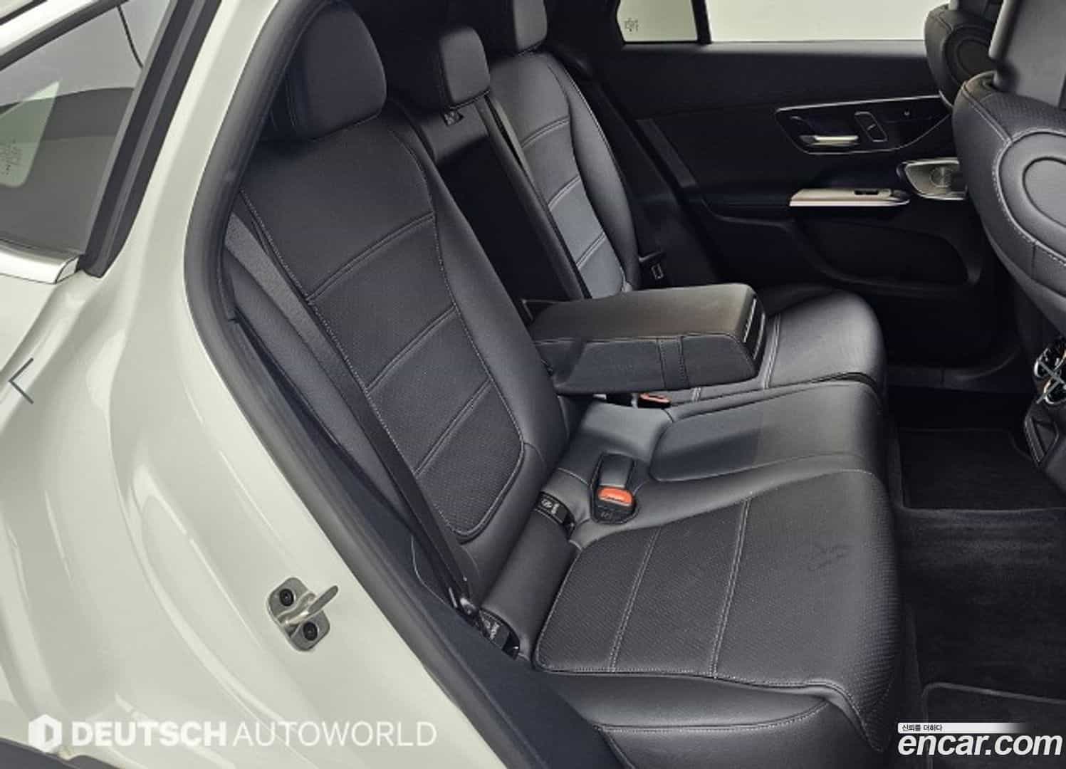 GLC-Class Mercedes-Benz 2024.10-OPTION-017