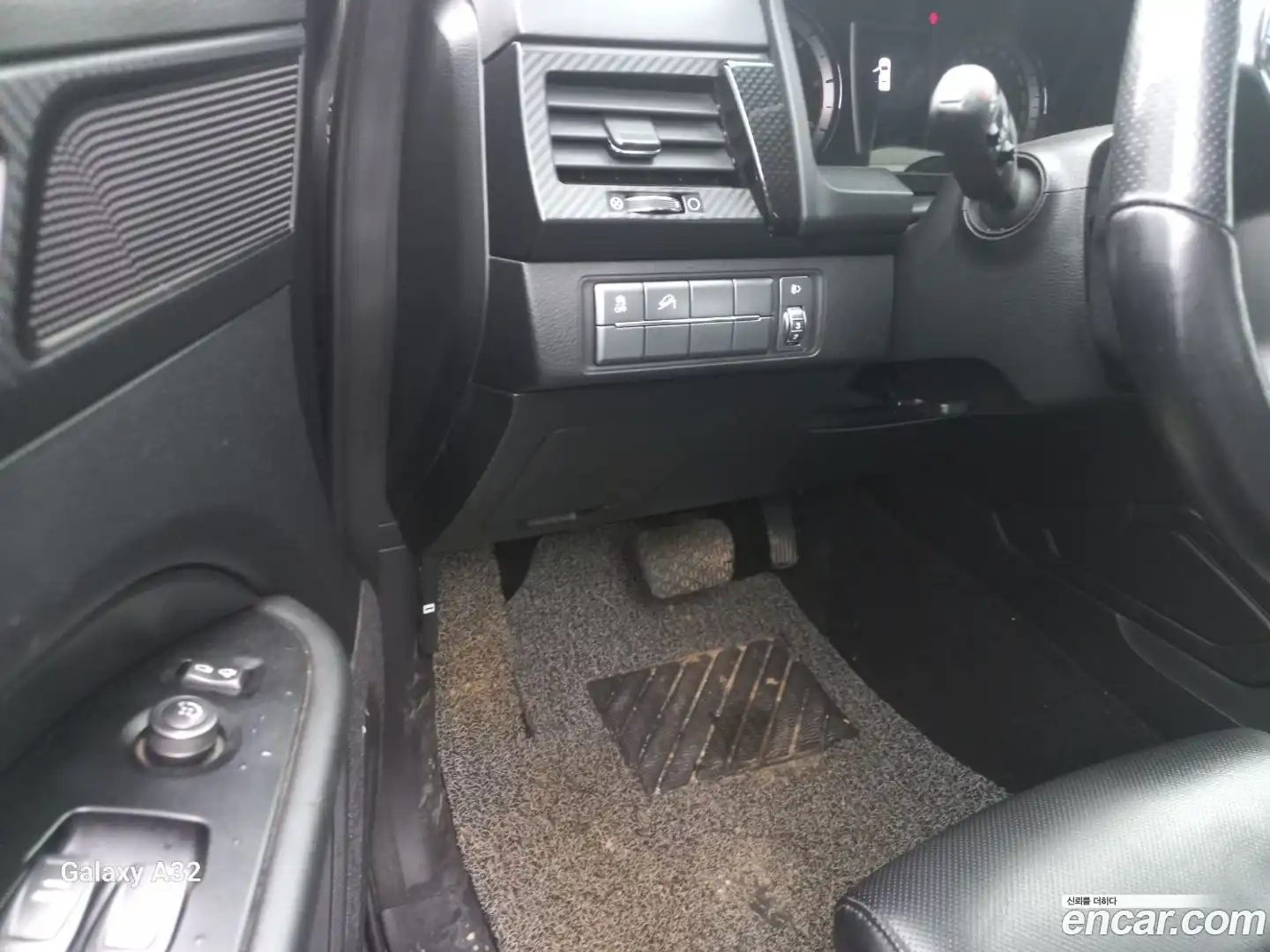 Rexton KG Mobility 2020.5-INNER-008