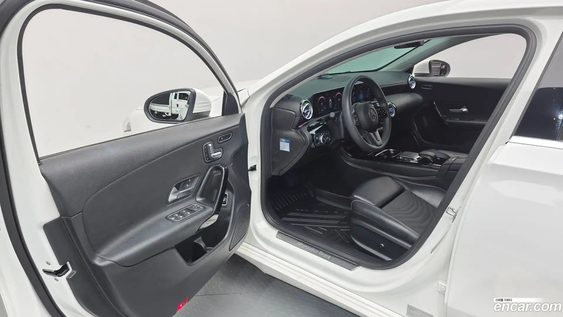 A-Class Mercedes-Benz 2020.1-INNER-010