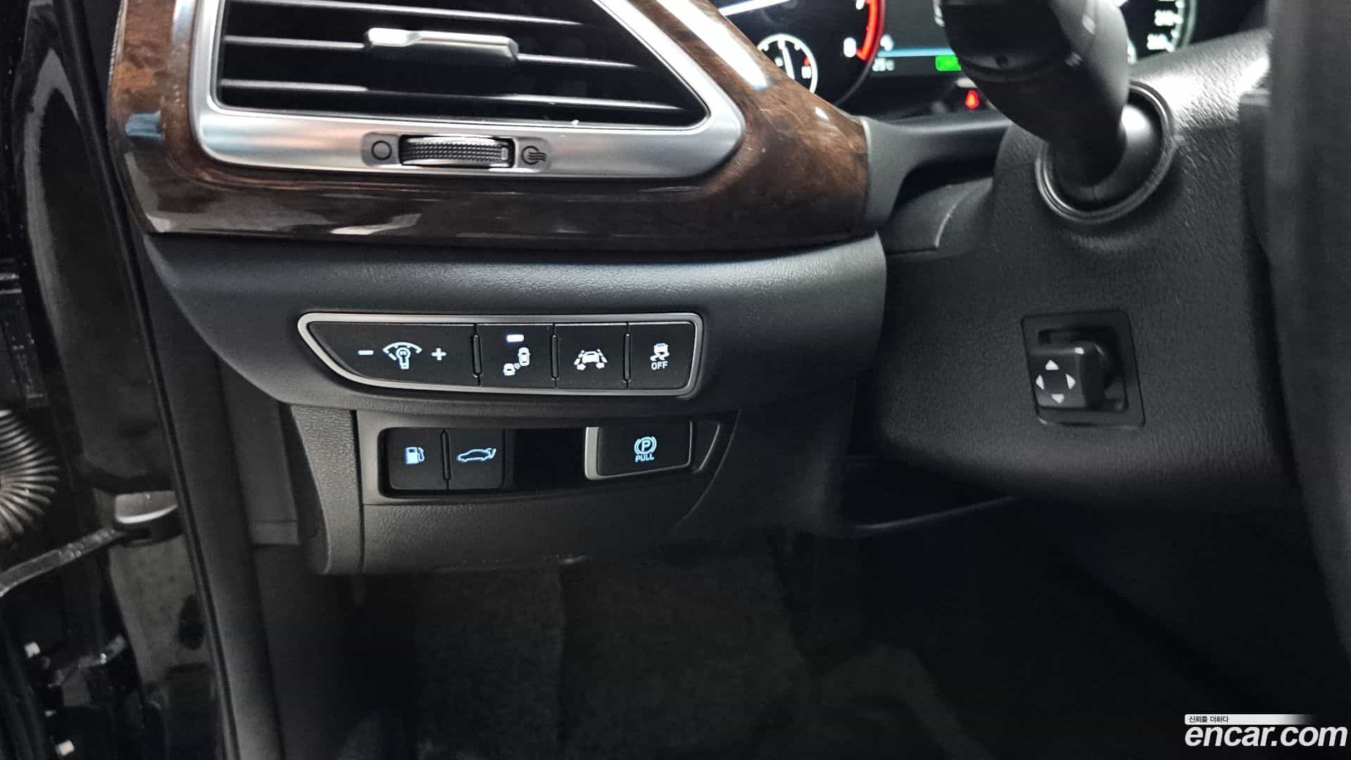 EQ900 Genesis 2016.5-OPTION-046