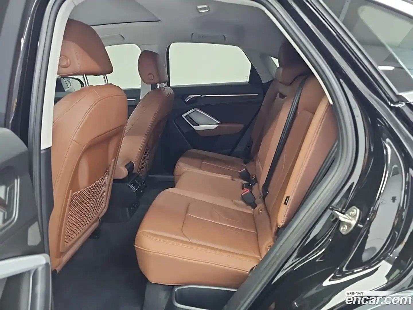Q3 Audi 2023.10-INNER-010
