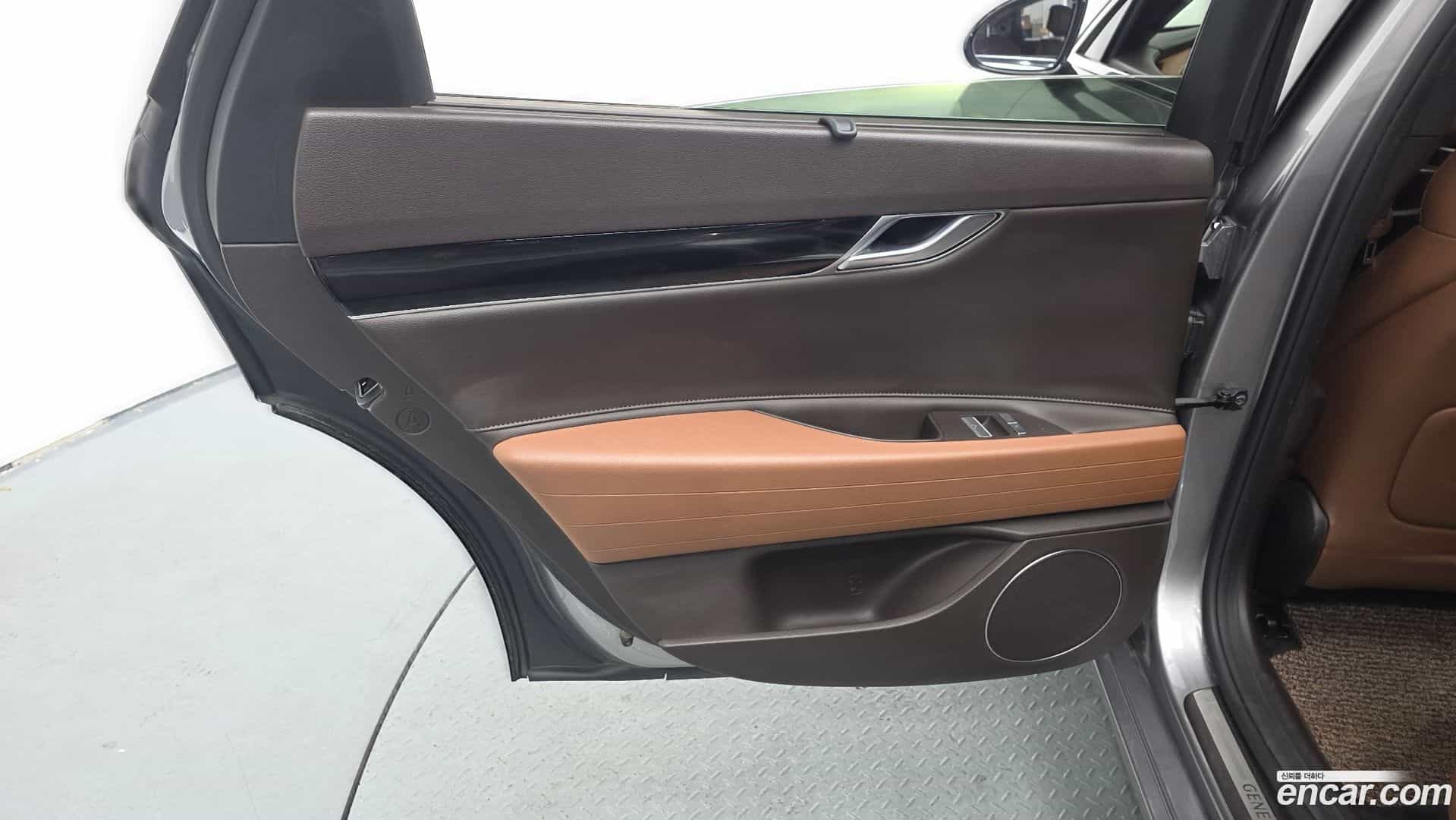 G80 Genesis 2022.3-INNER-035
