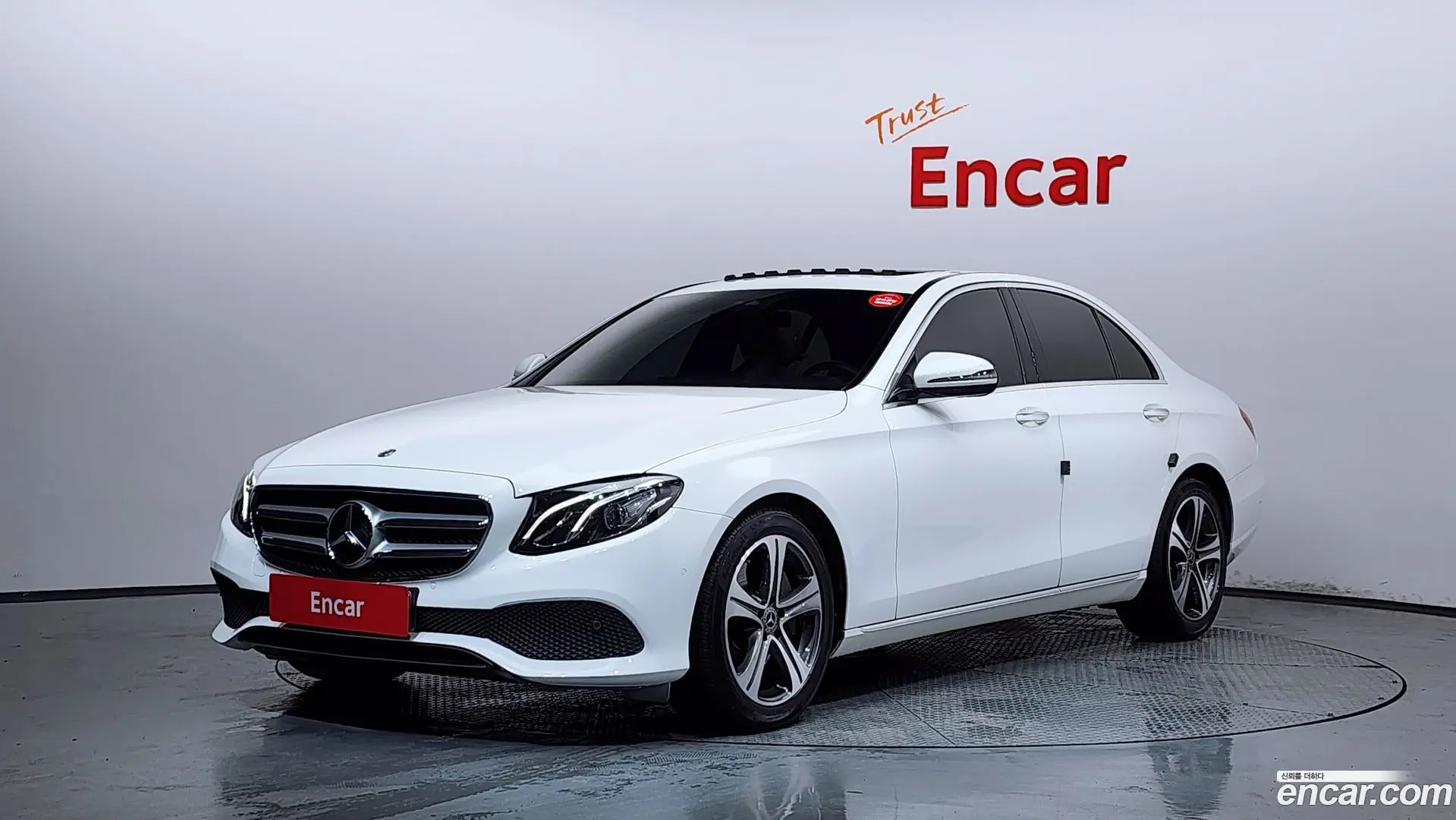 Main__Slider__Photo:E-Class Mercedes-Benz 2018.9-0