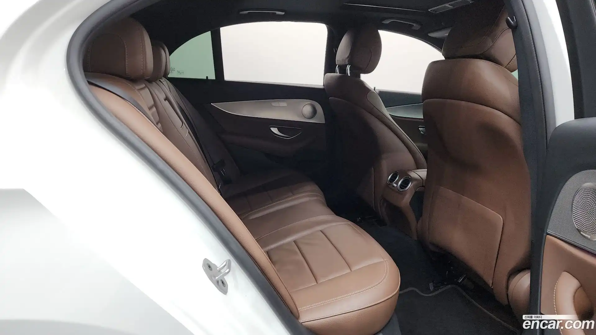 E-Class Mercedes-Benz 2018.9-OPTION-015