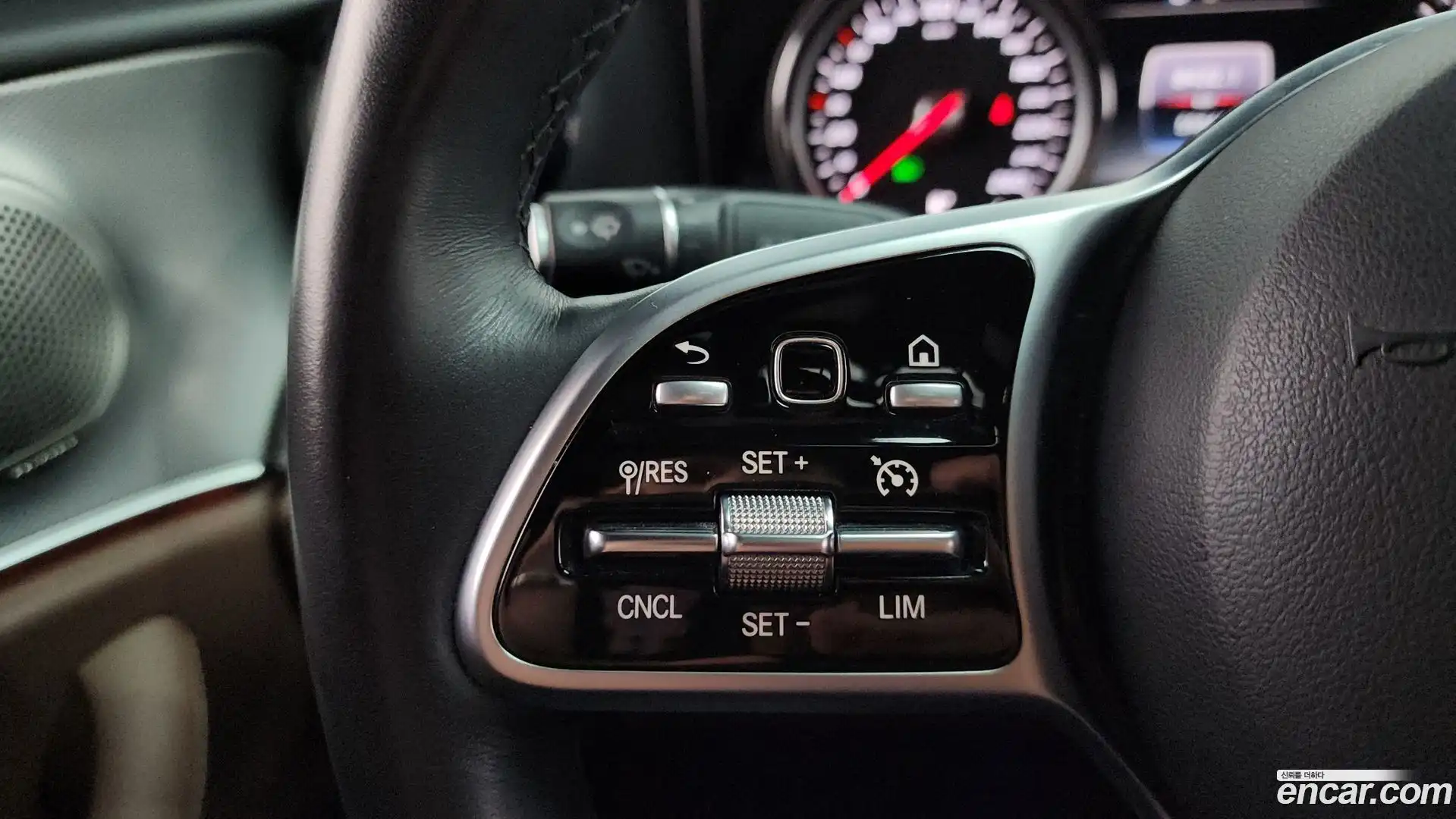 E-Class Mercedes-Benz 2018.9-OPTION-020