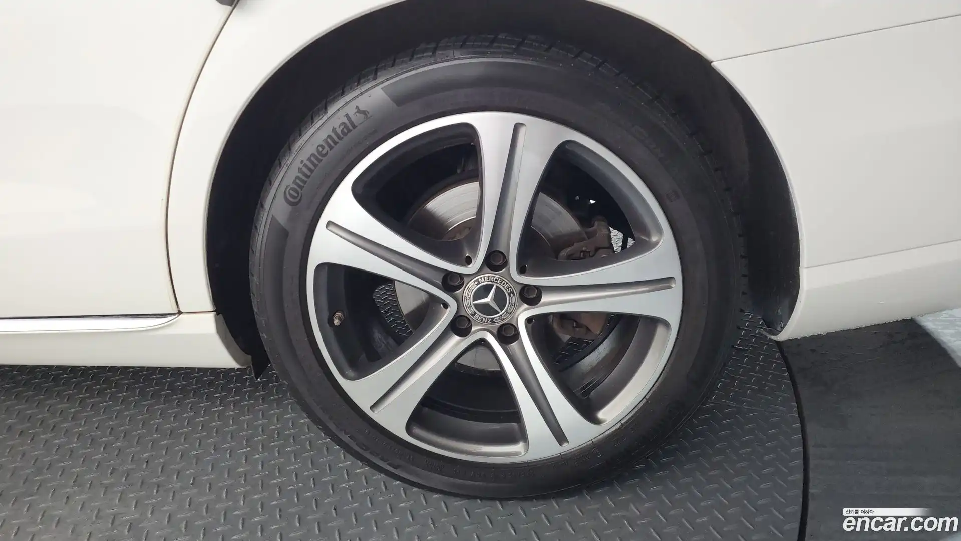 E-Class Mercedes-Benz 2018.9-OUTER-031