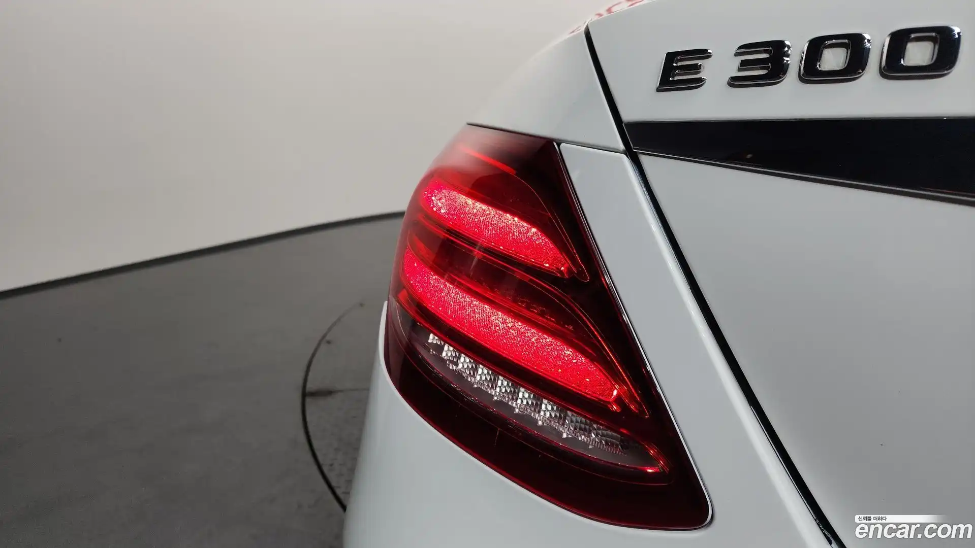 E-Class Mercedes-Benz 2018.9-OUTER-033