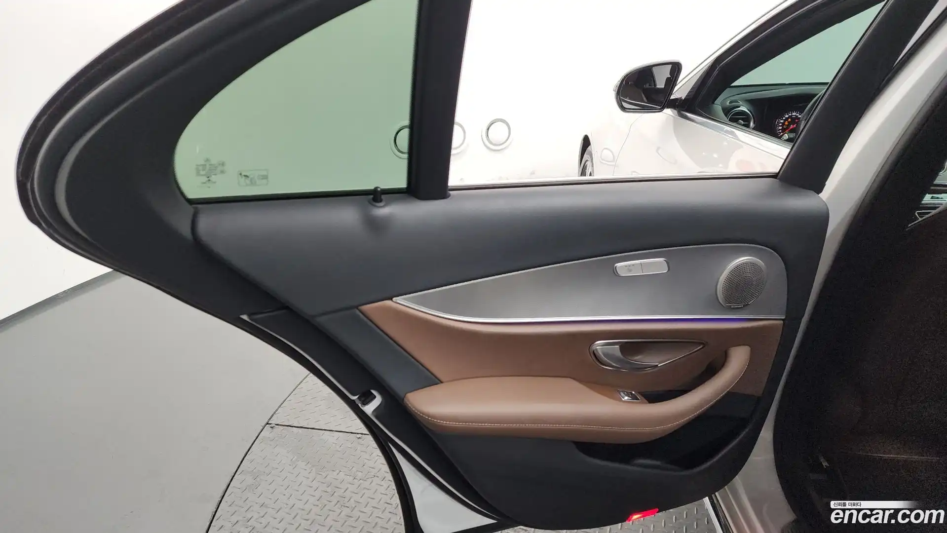 E-Class Mercedes-Benz 2018.9-INNER-035