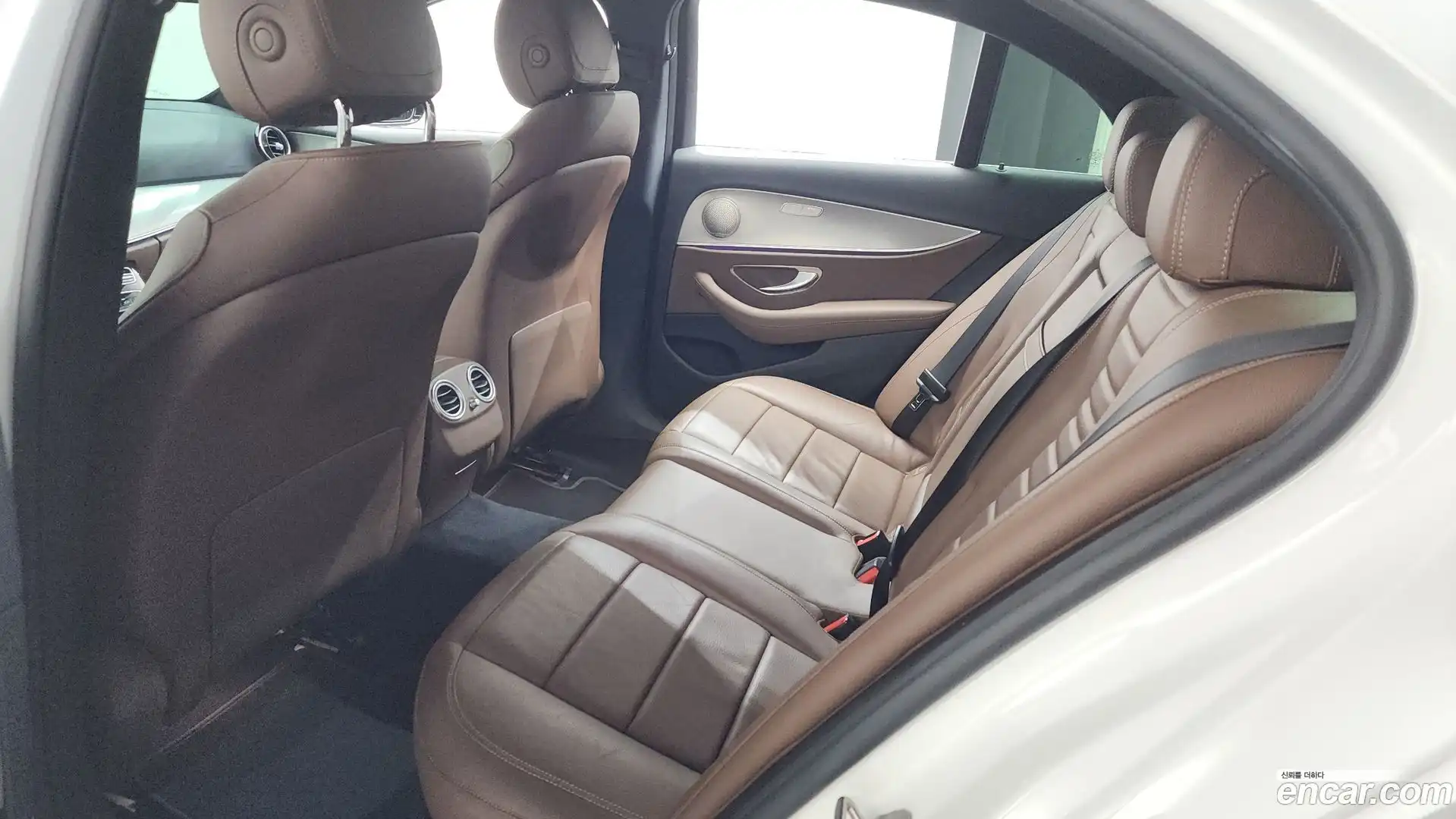 E-Class Mercedes-Benz 2018.9-OPTION-040