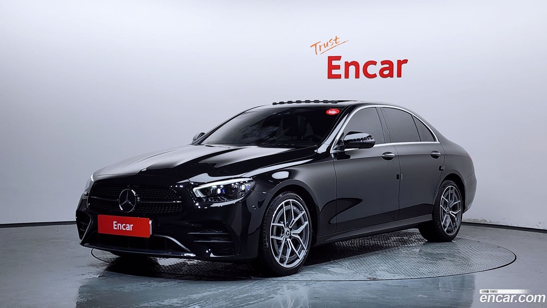 Main__Slider__Photo:E-Class Mercedes-Benz 2020.10-0