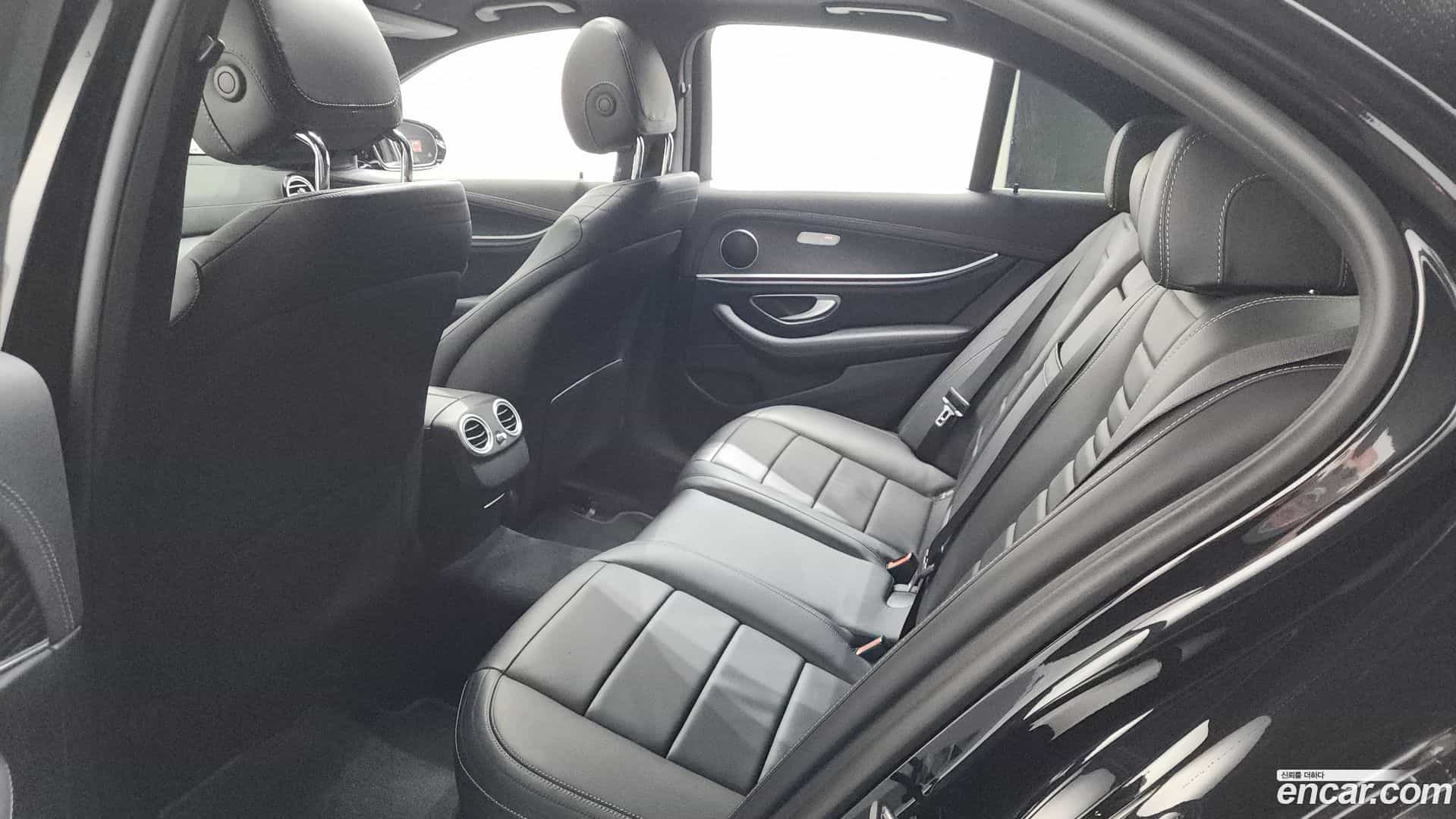 E-Class Mercedes-Benz 2020.10-OPTION-024