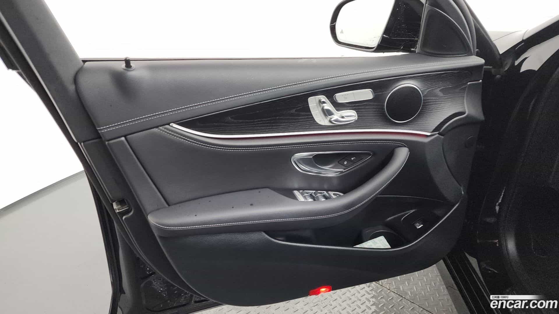 E-Class Mercedes-Benz 2020.10-INNER-034
