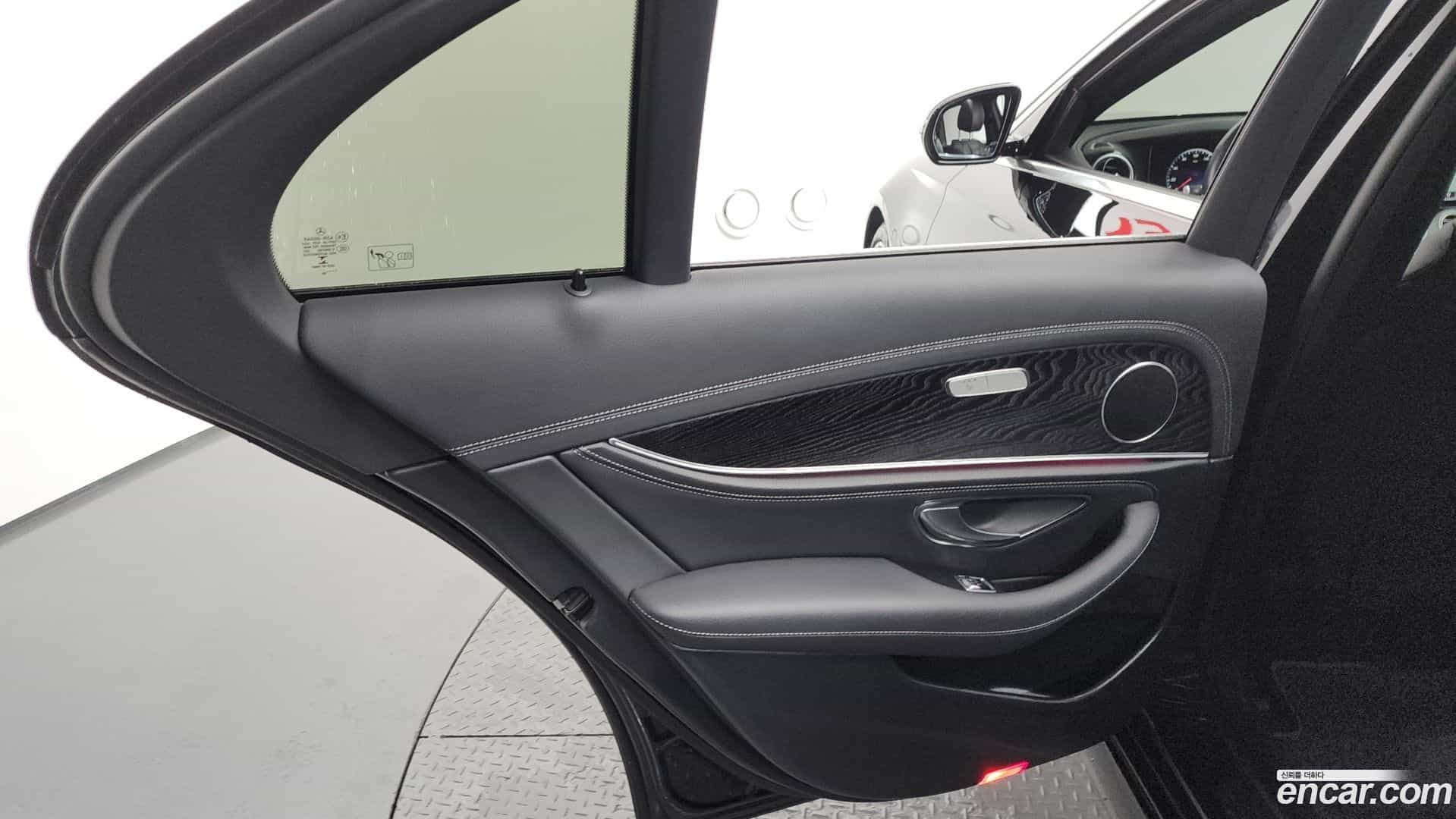 E-Class Mercedes-Benz 2020.10-INNER-035