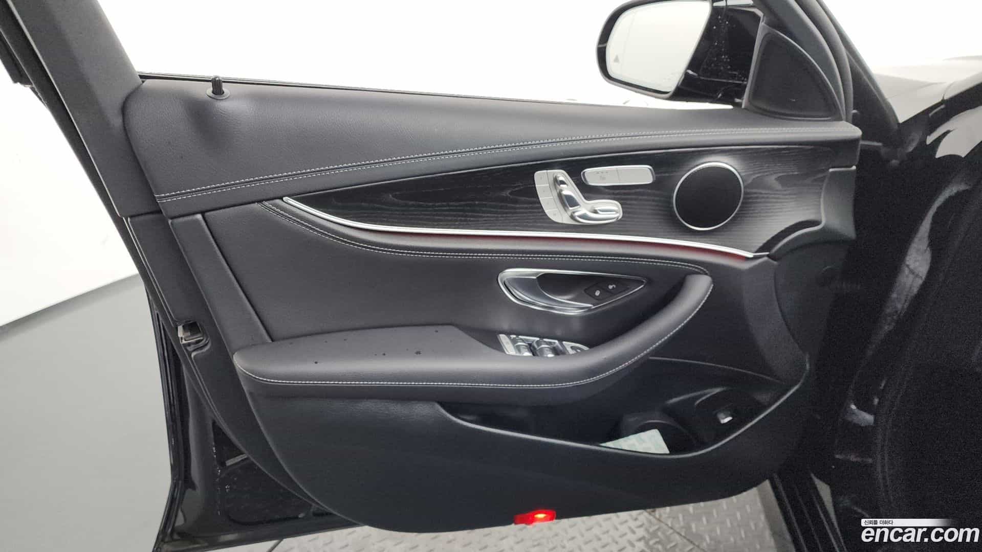 E-Class Mercedes-Benz 2020.10-OPTION-040