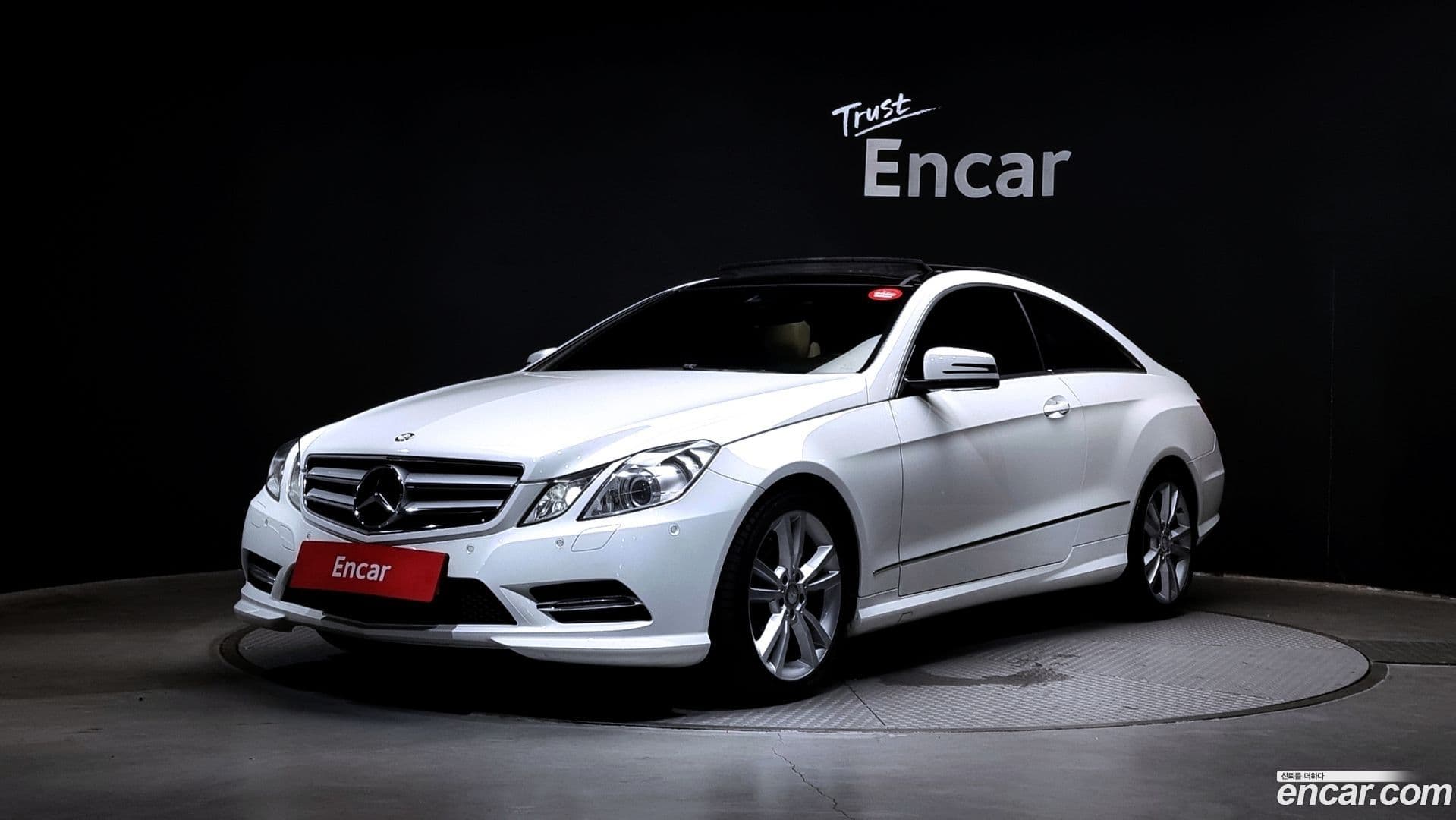 Main__Slider__Photo:E-Class Mercedes-Benz 2013.2-0