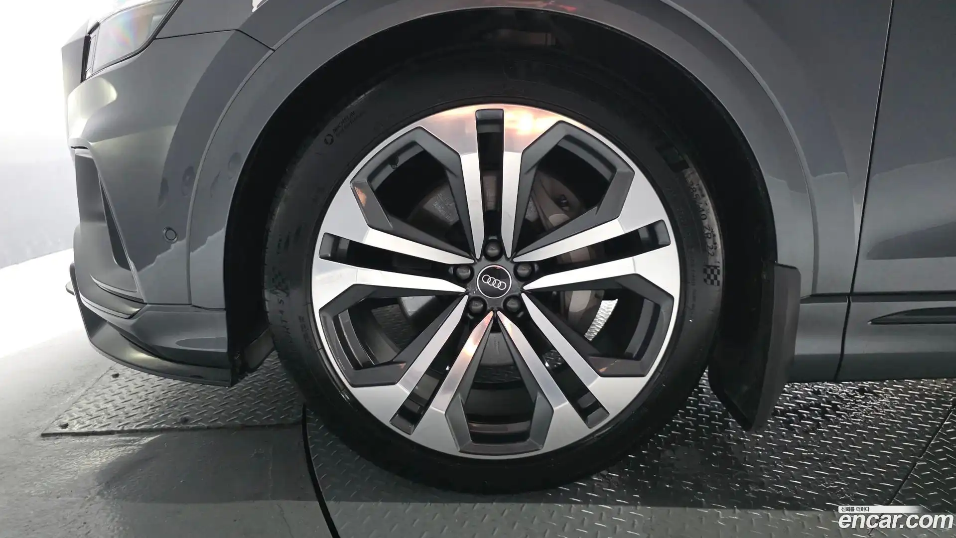 Q8 Audi 2023.10-OUTER-005