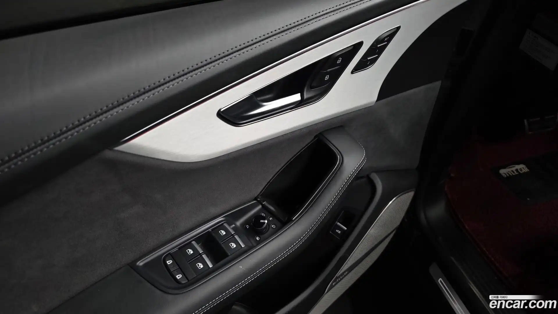 Q8 Audi 2023.10-OPTION-042