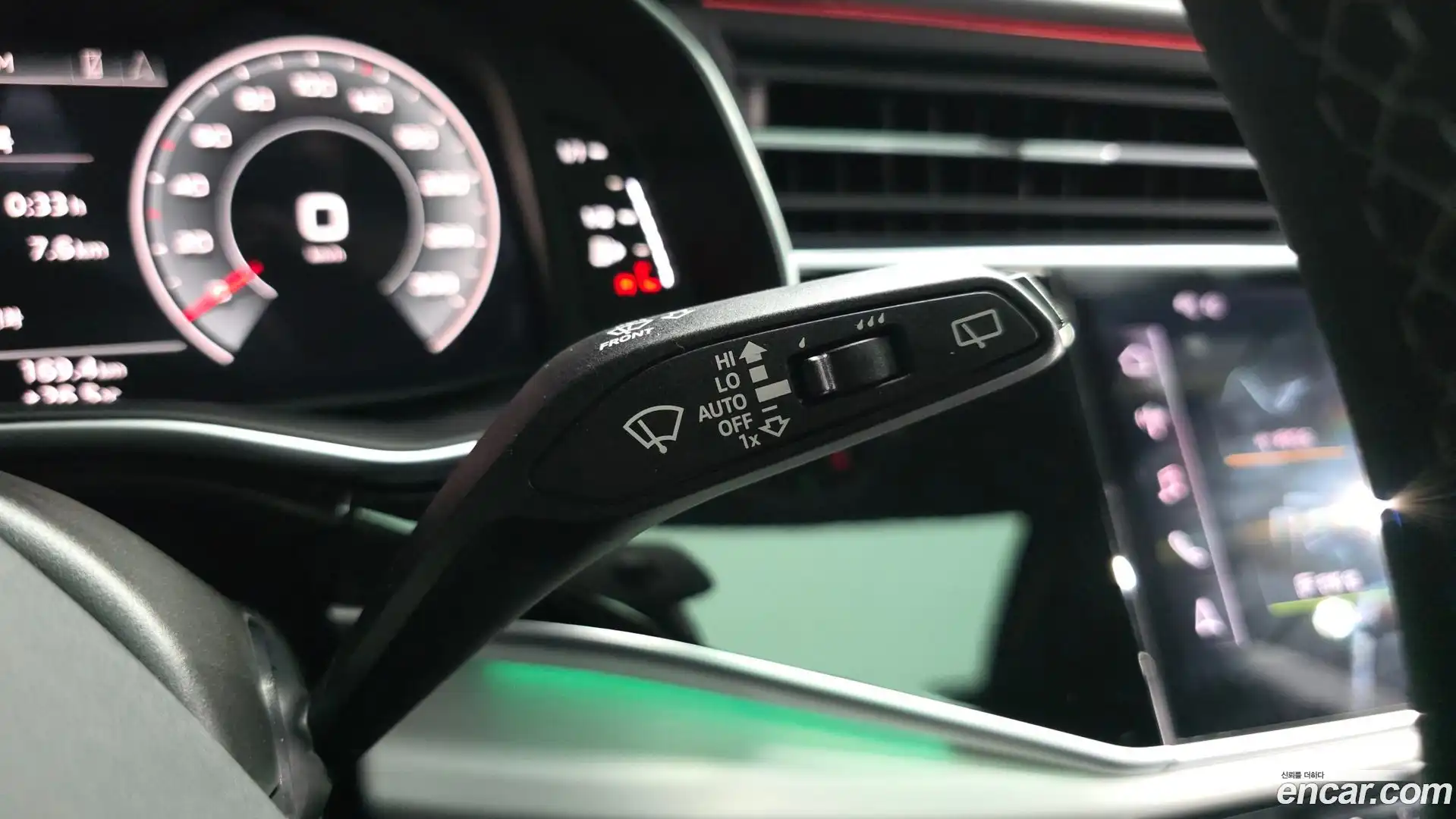 Q8 Audi 2023.10-OPTION-049