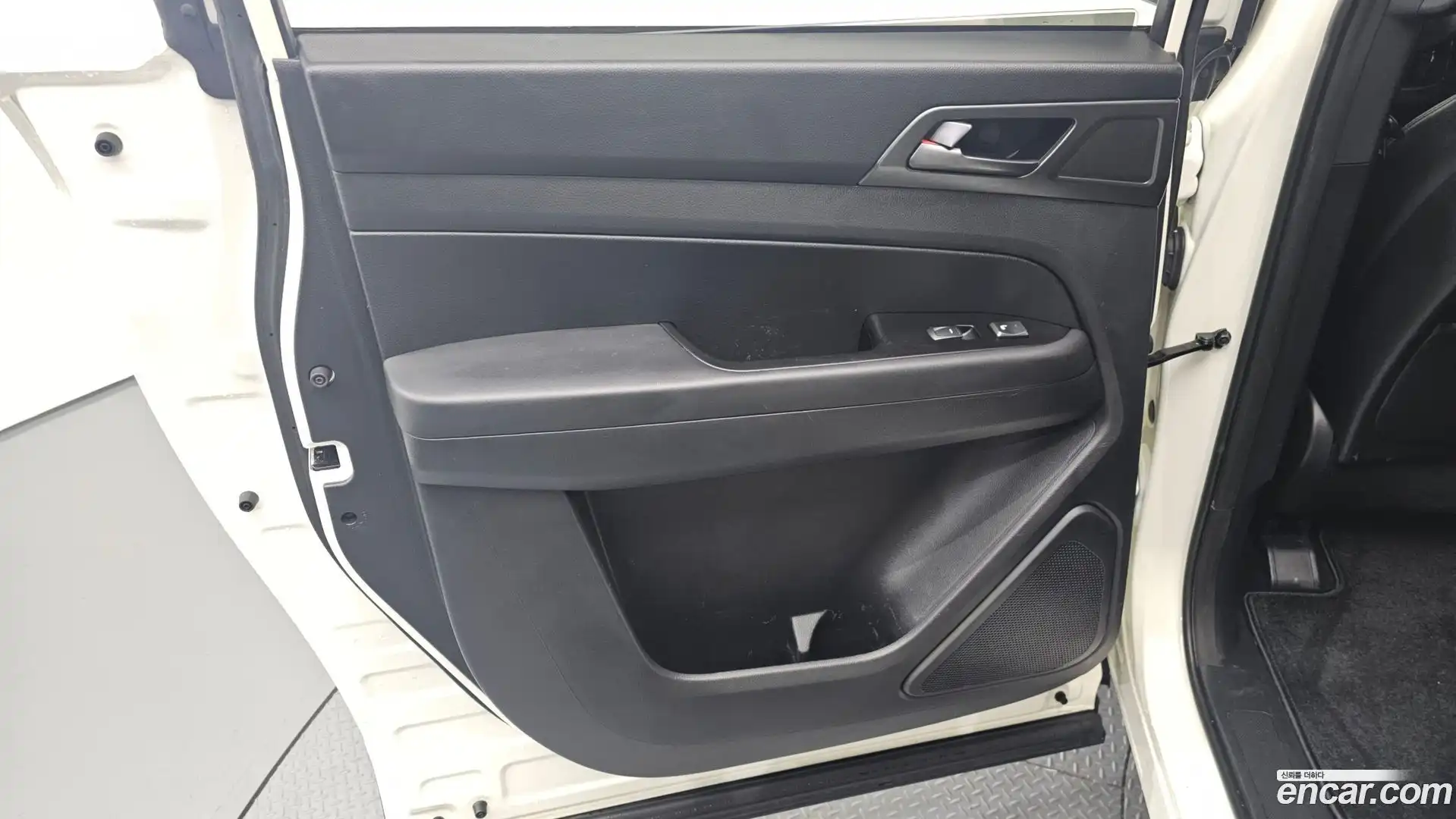 Rexton KG Mobility 2022.3-INNER-035