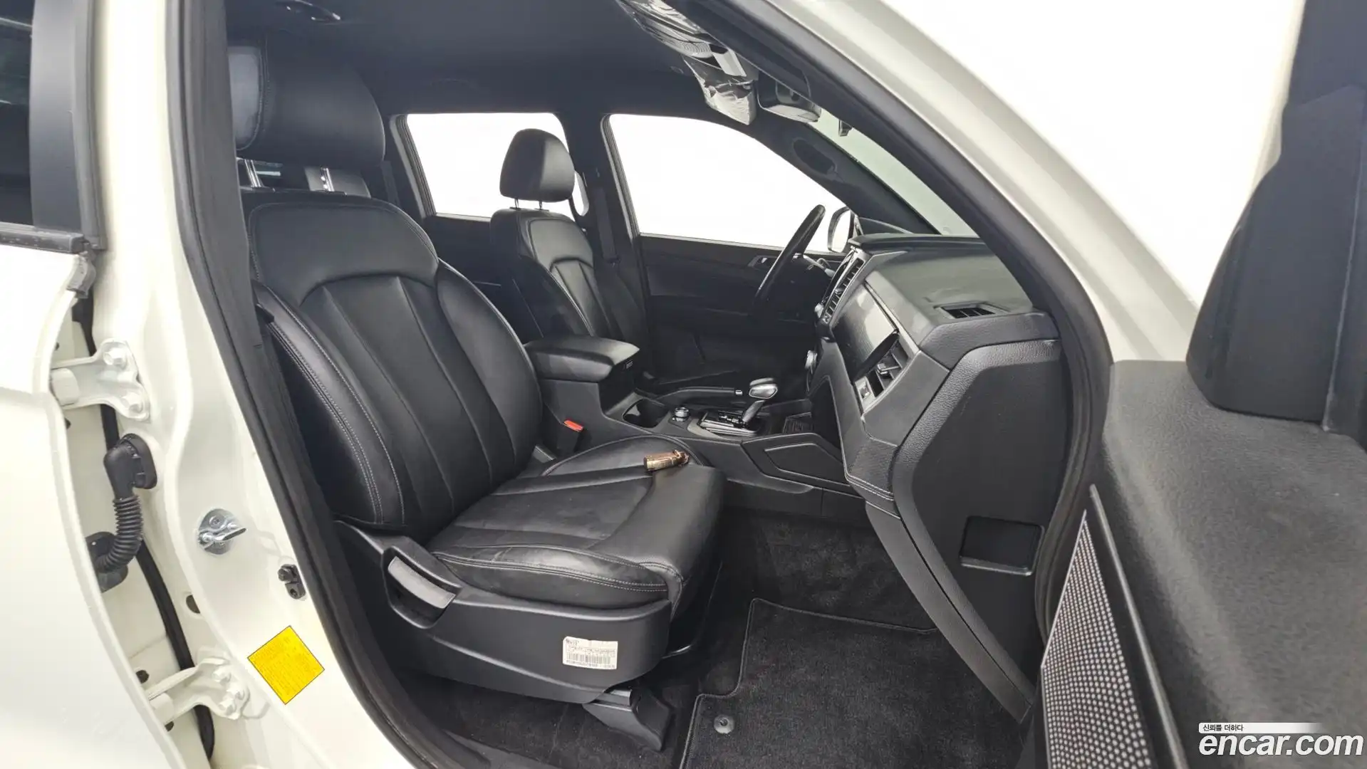 Rexton KG Mobility 2022.3-INNER-036