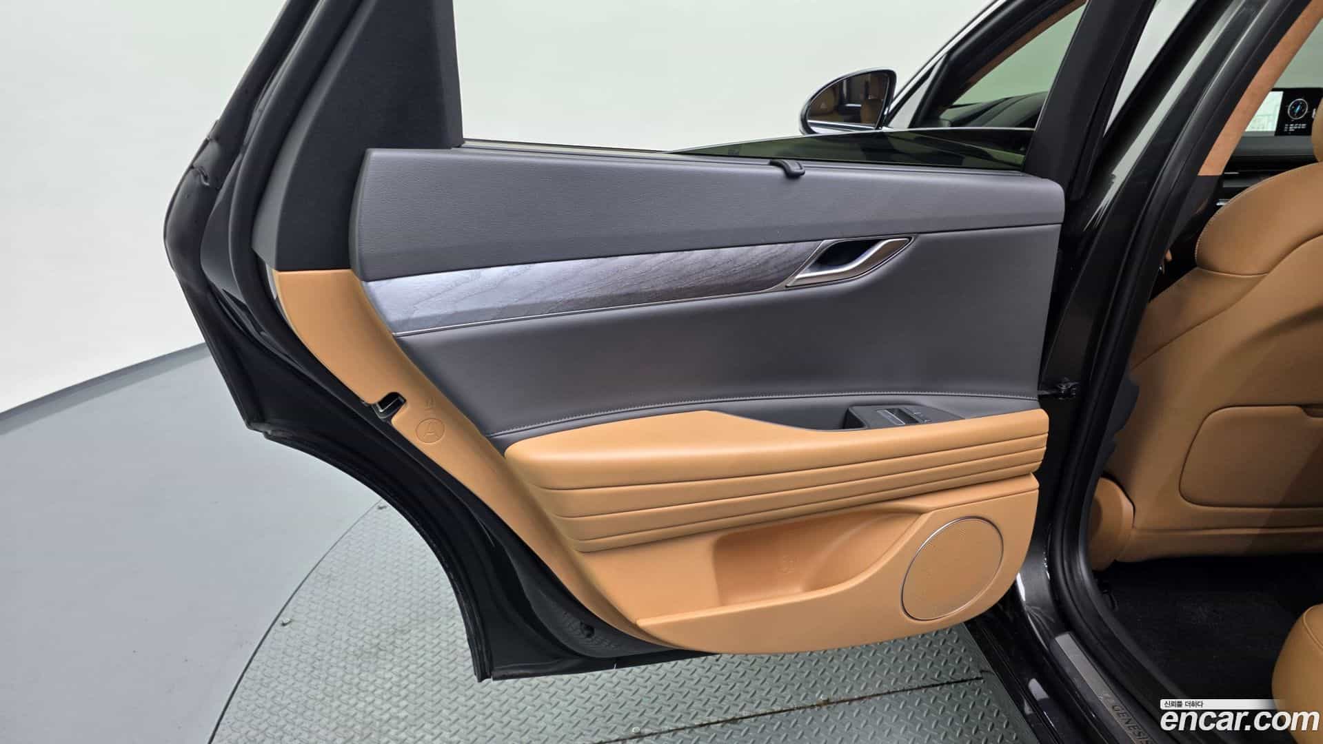 G80 Genesis 2022.1-INNER-035