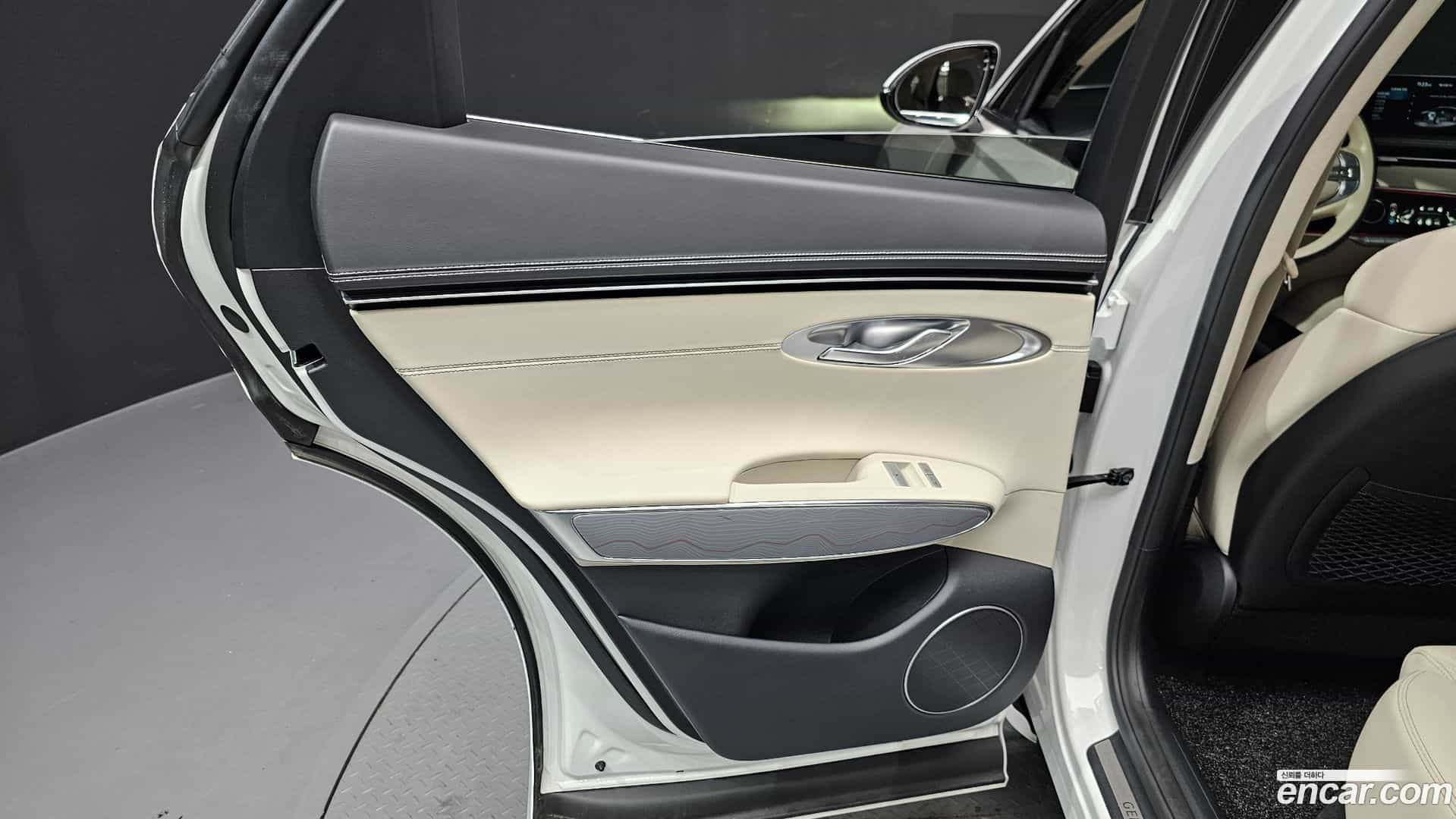 GV70 Genesis 2022.0-INNER-035