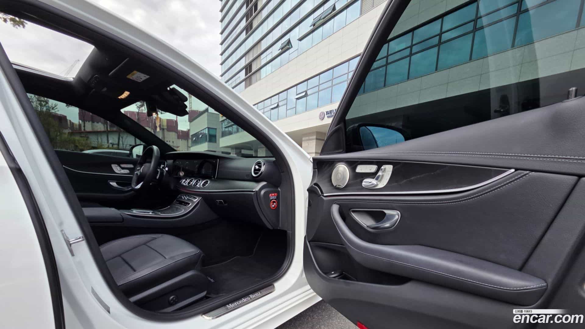 E-Class Mercedes-Benz 2022.11-OPTION-016