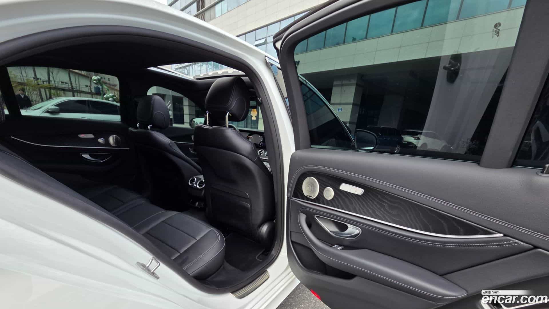 E-Class Mercedes-Benz 2022.11-OPTION-021
