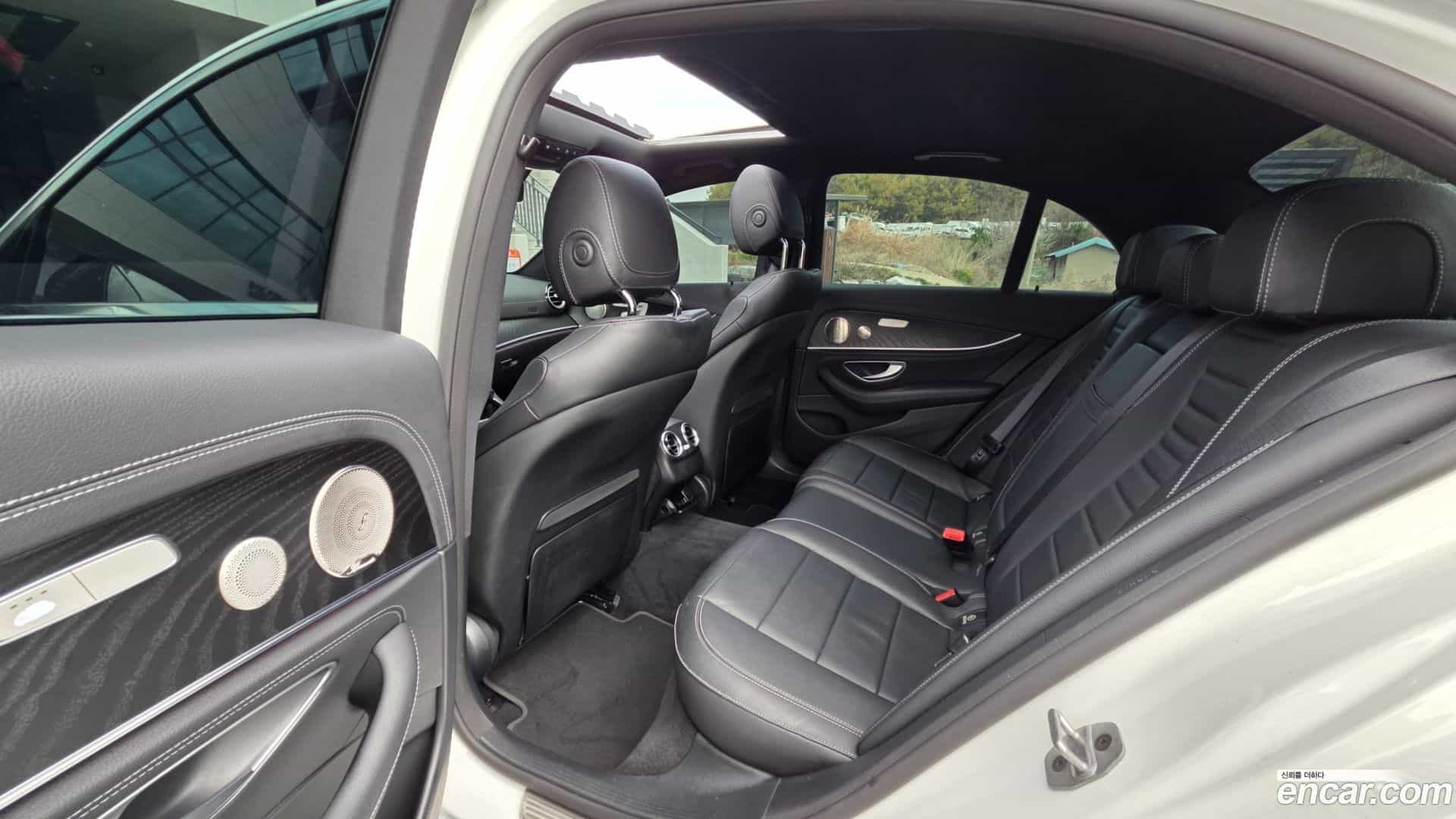 E-Class Mercedes-Benz 2022.11-OPTION-022