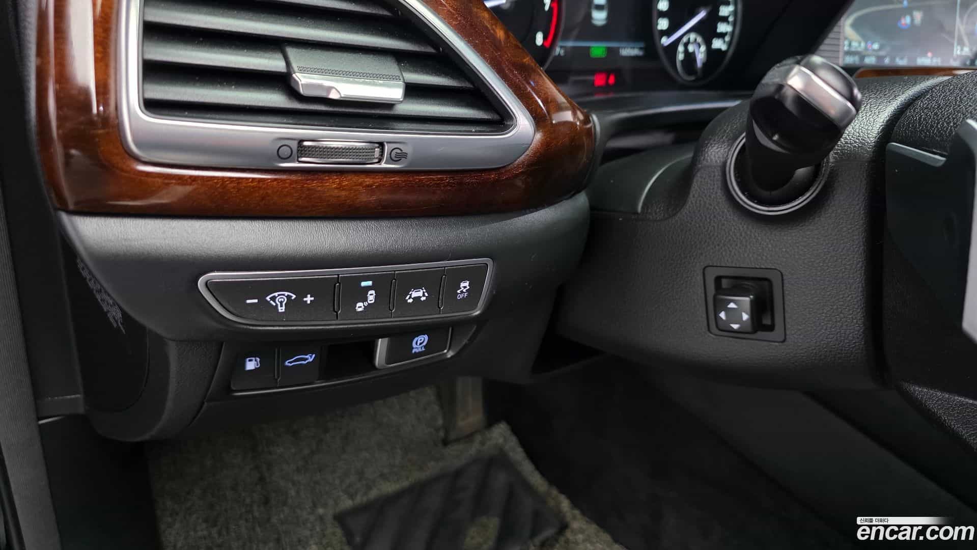 EQ900 Genesis 2016.5-OPTION-020
