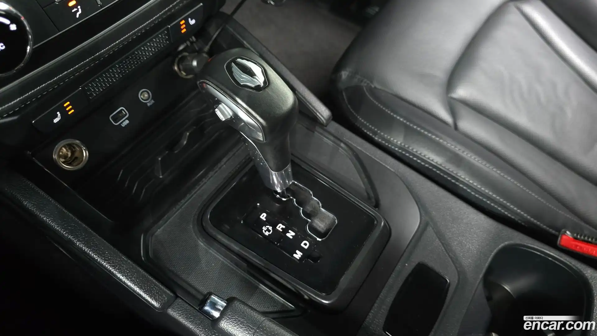 Rexton KG Mobility 2019.11-INNER-009