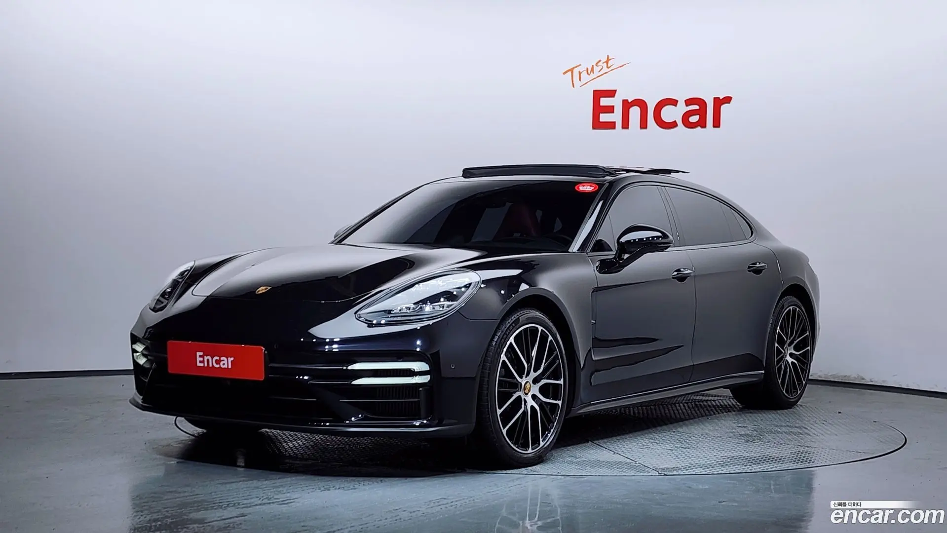 Main__Slider__Photo:Panamera Porsche 2021.5-0